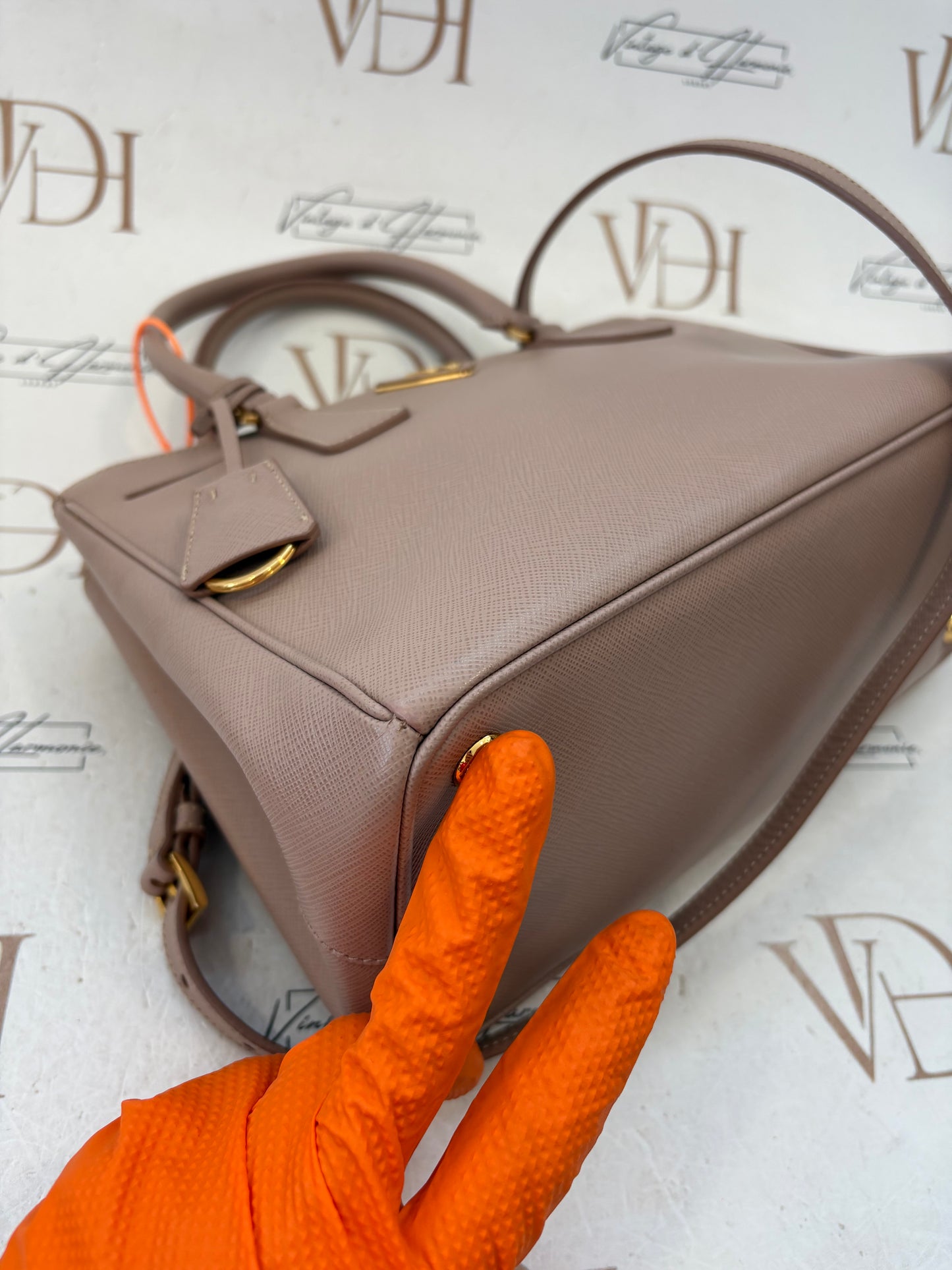 201296 - Prada Galleria