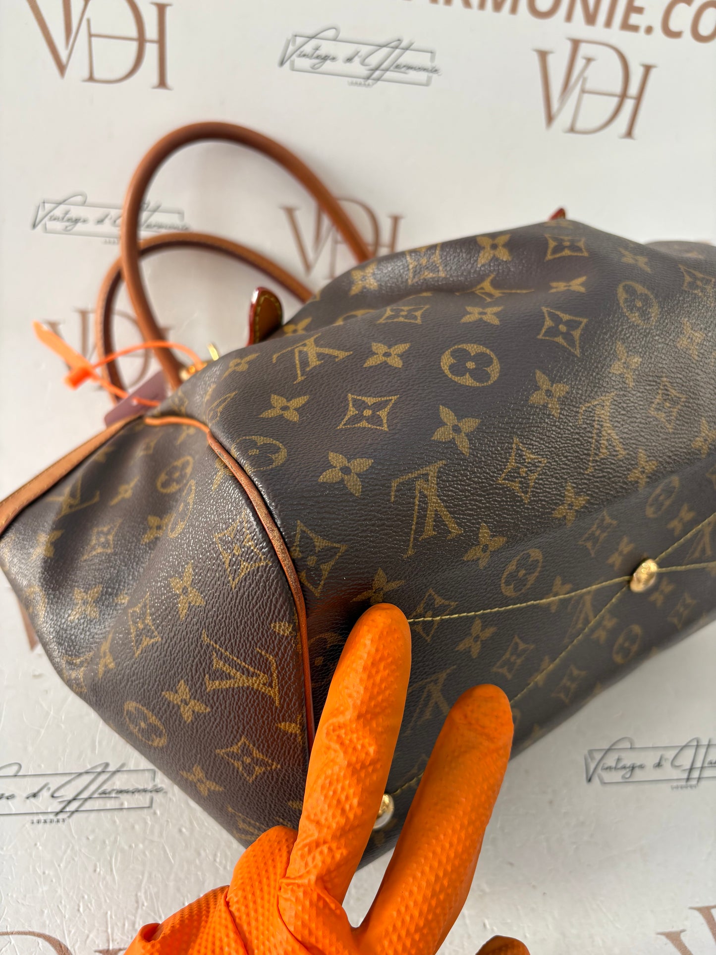 201661 - Louis Vuitton Tivoli