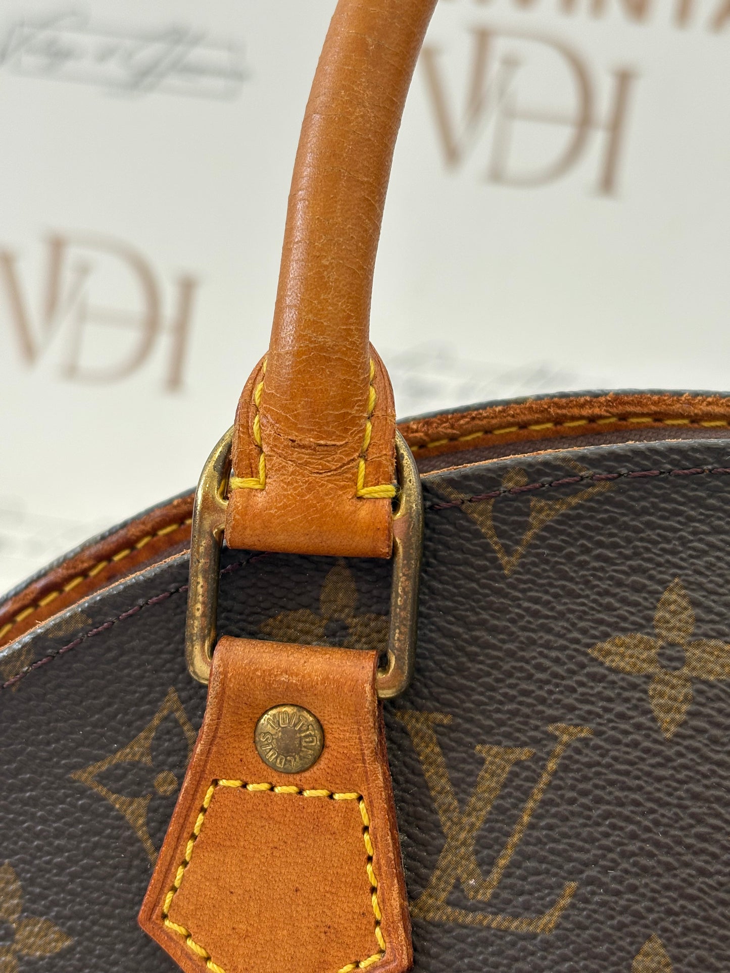 018568 - Louis Vuitton Ellipse PM