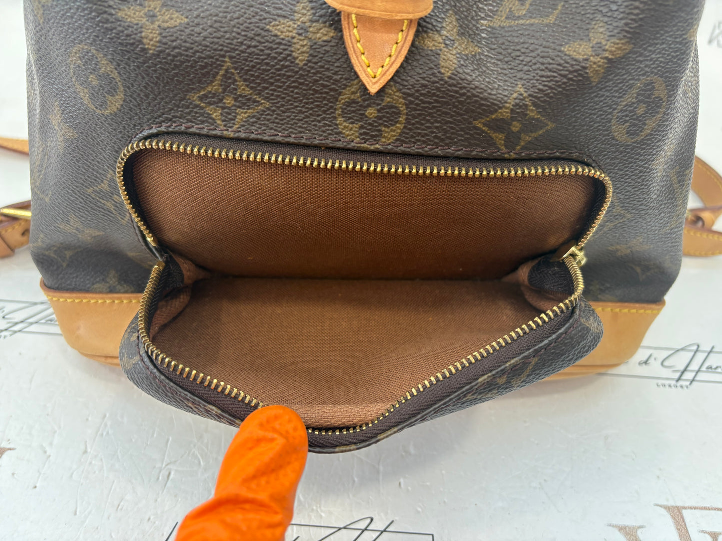 018056 - Louis Vuitton Montsouris MM