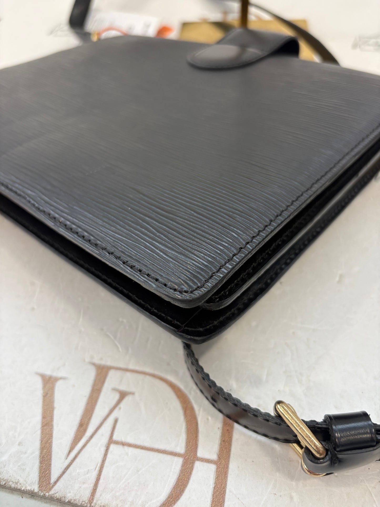 018067 - Louis Vuitton Epi Capuchin