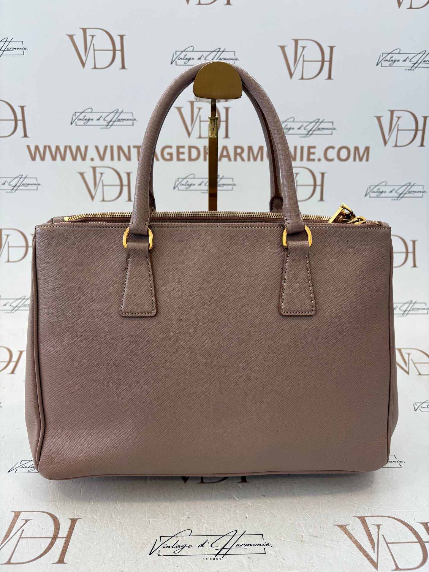 201161 - Prada Galleria