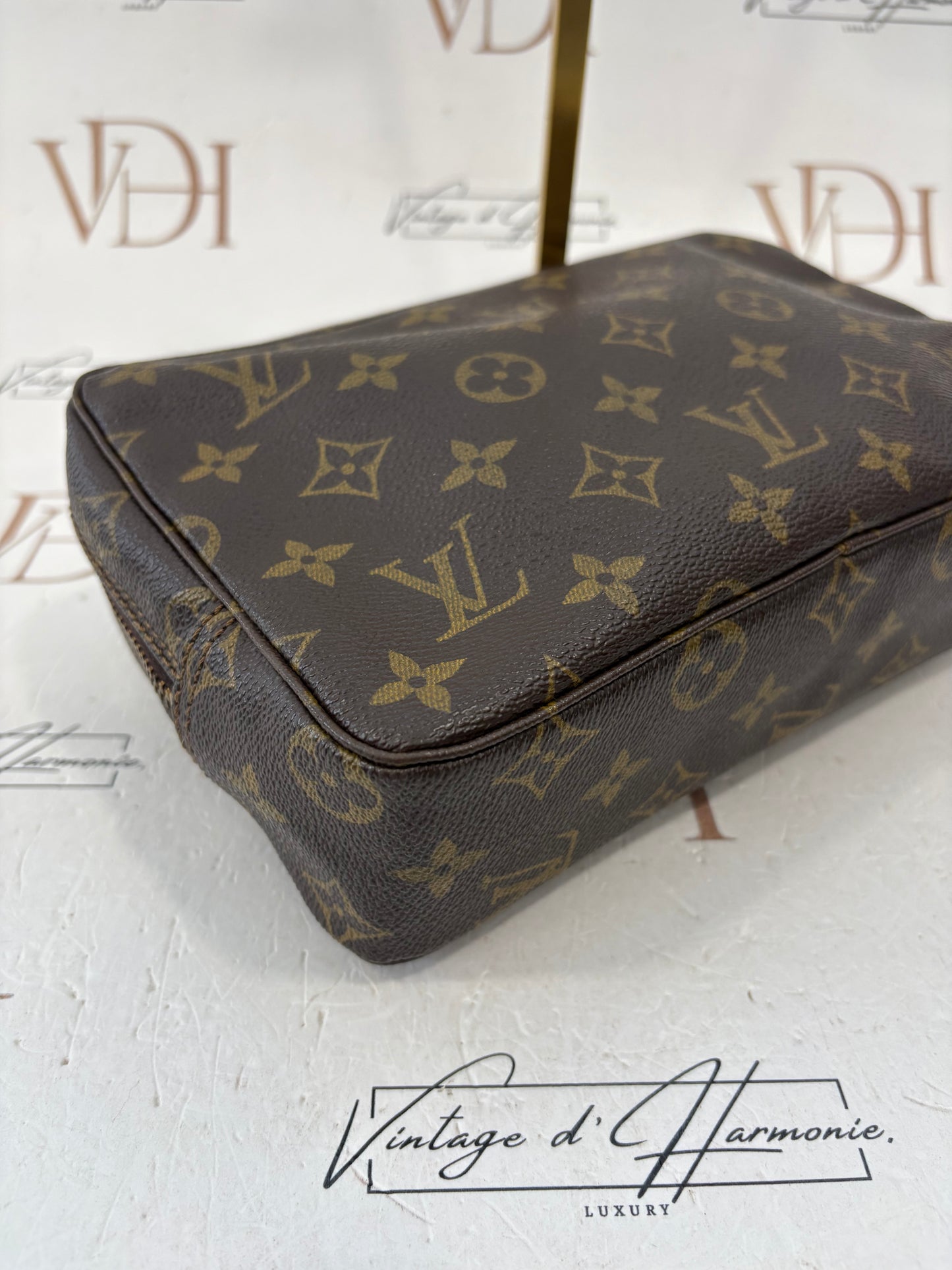 018700 - Louis Vuitton Trousse Toilette 23