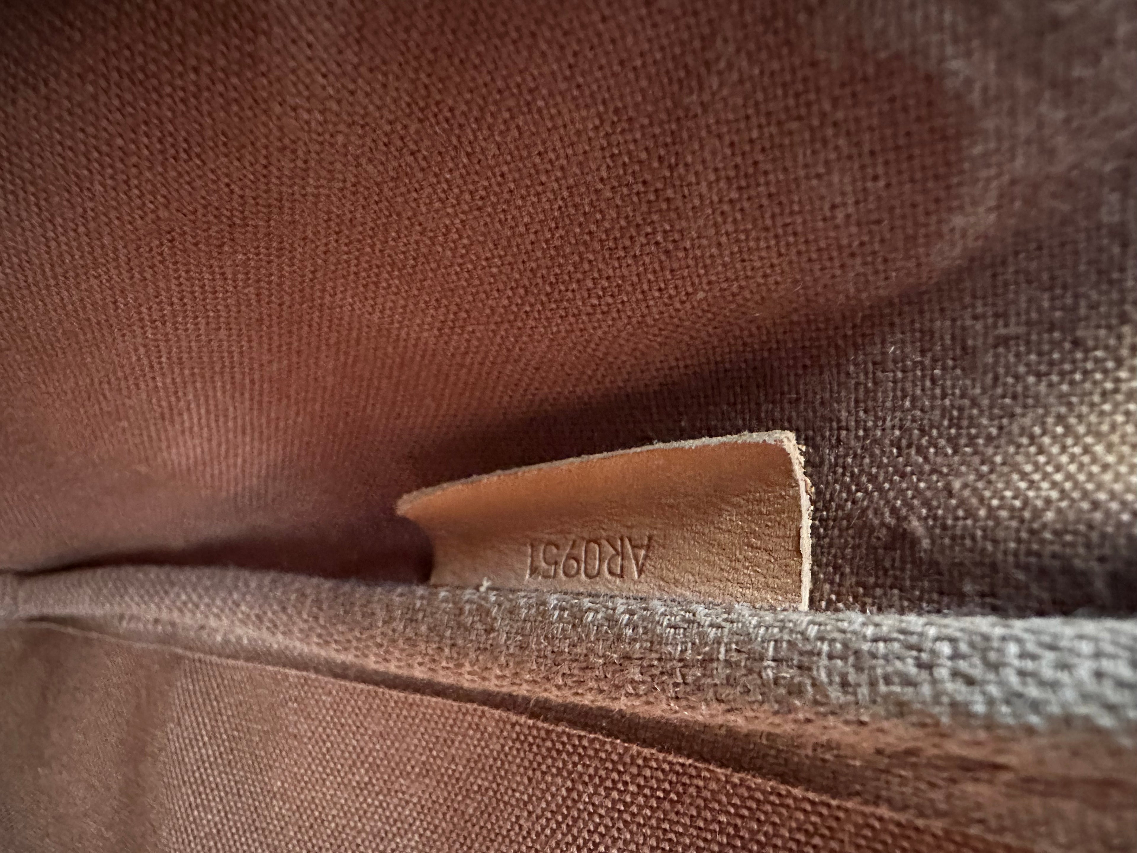 Louis Vuitton Gibeciere GM