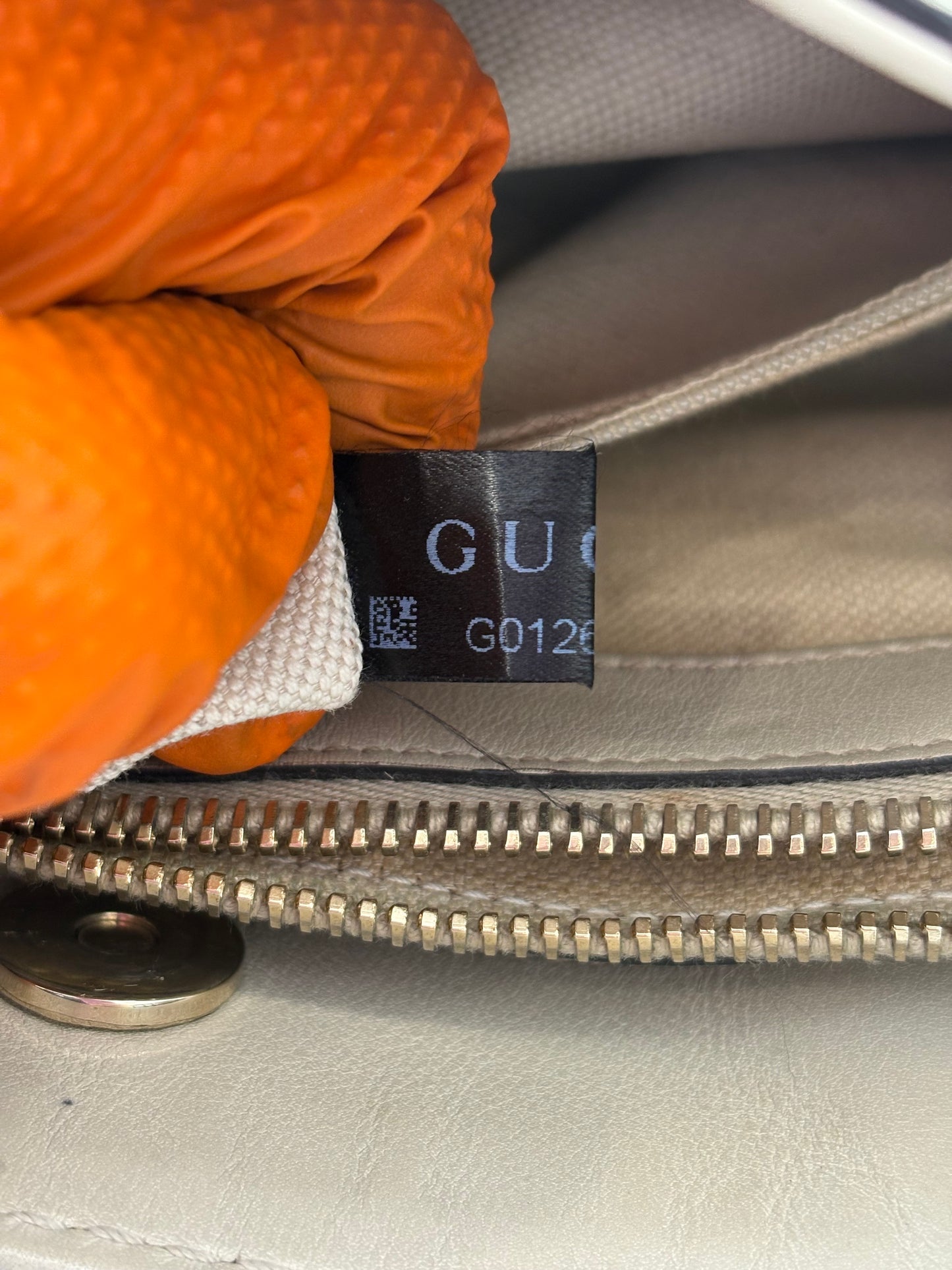 383915 - Gucci Sukey