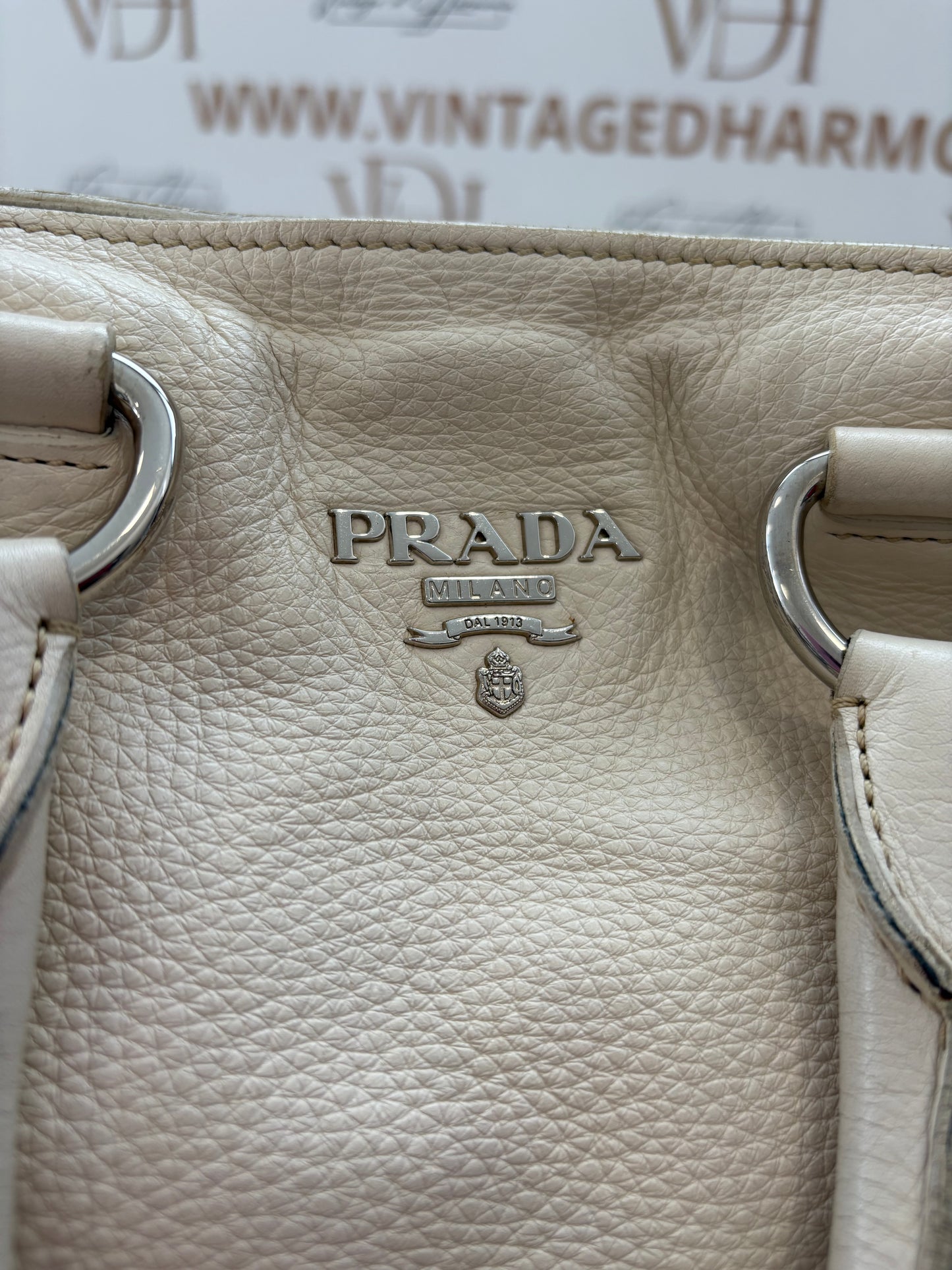 018352 - Prada Tote White