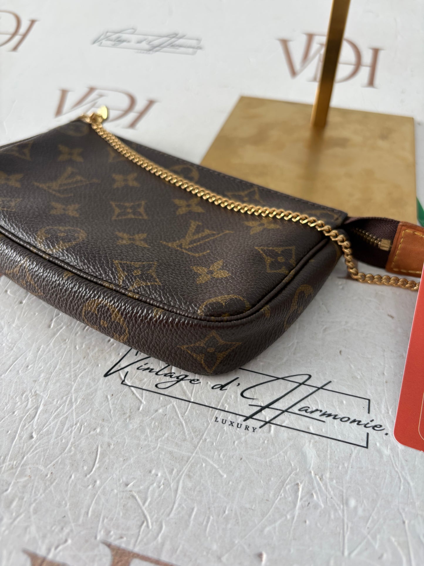 017115 - Louis Vuitton Bucket Attached