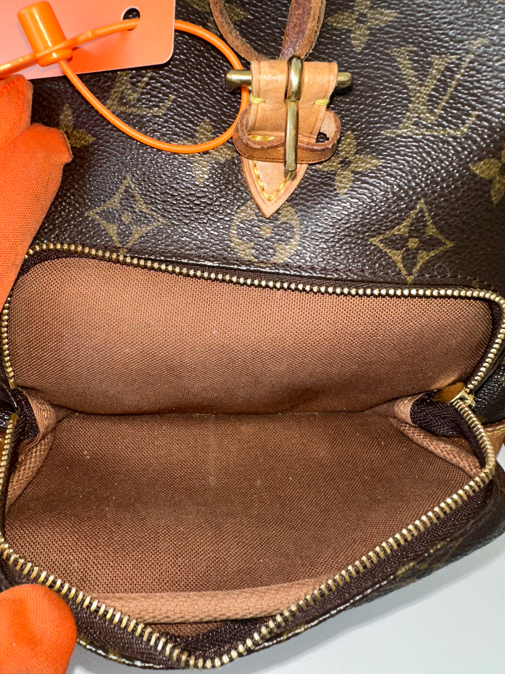 Louis Vuitton Montsouris MM