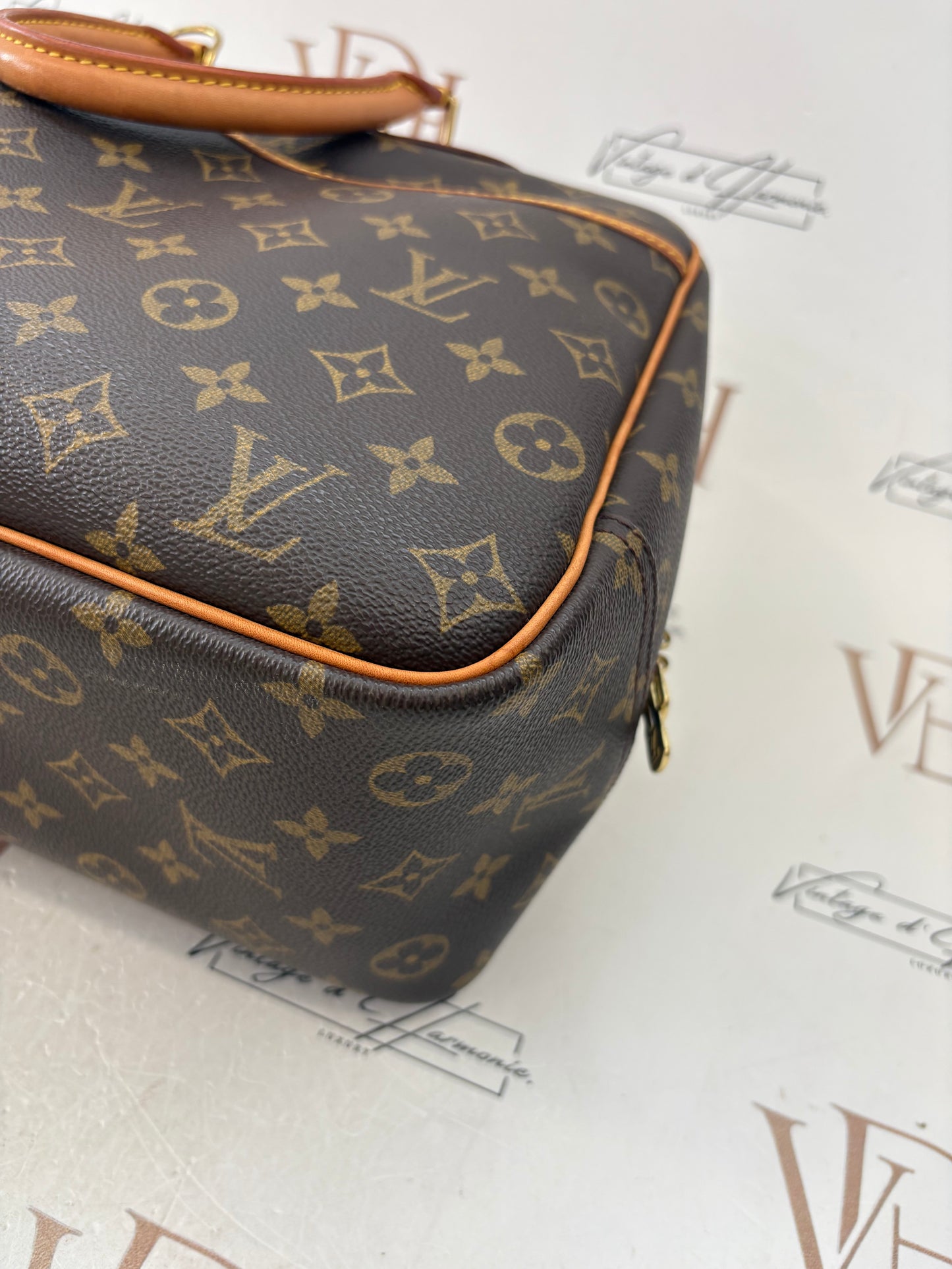 018748 - Louis Vuitton Deauville