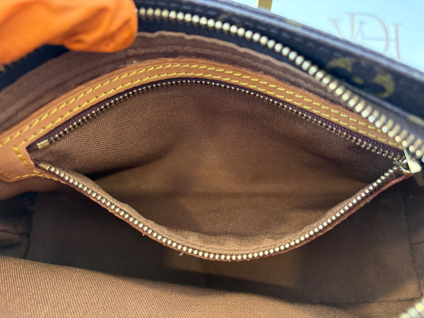 018323 - Louis Vuitton Trotteur
