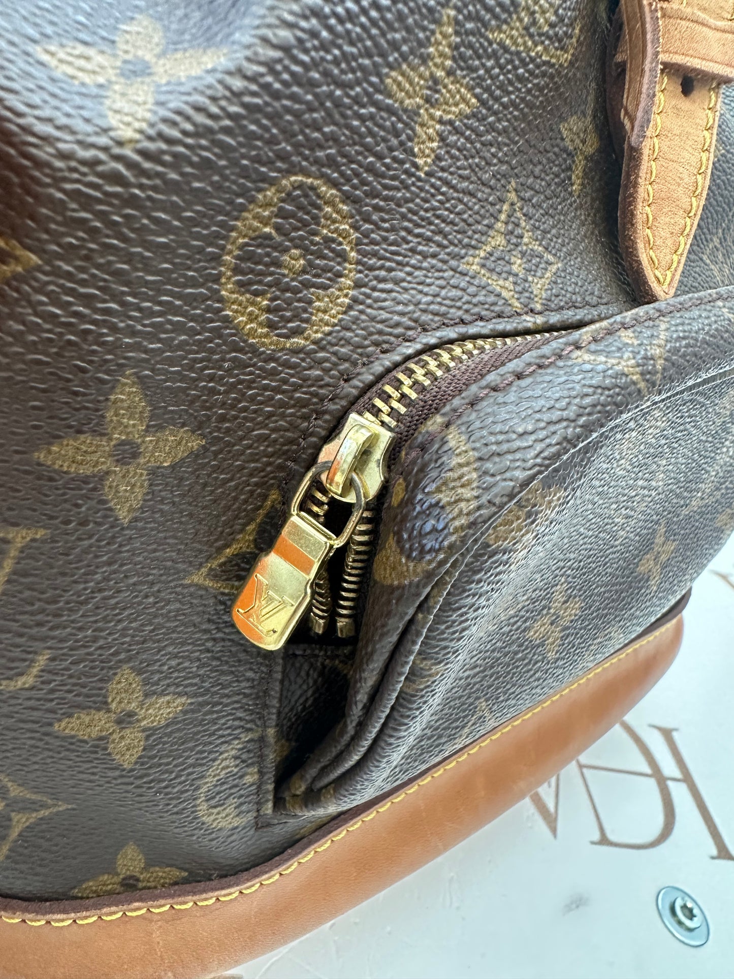 016867 - Louis Vuitton Montsouris MM