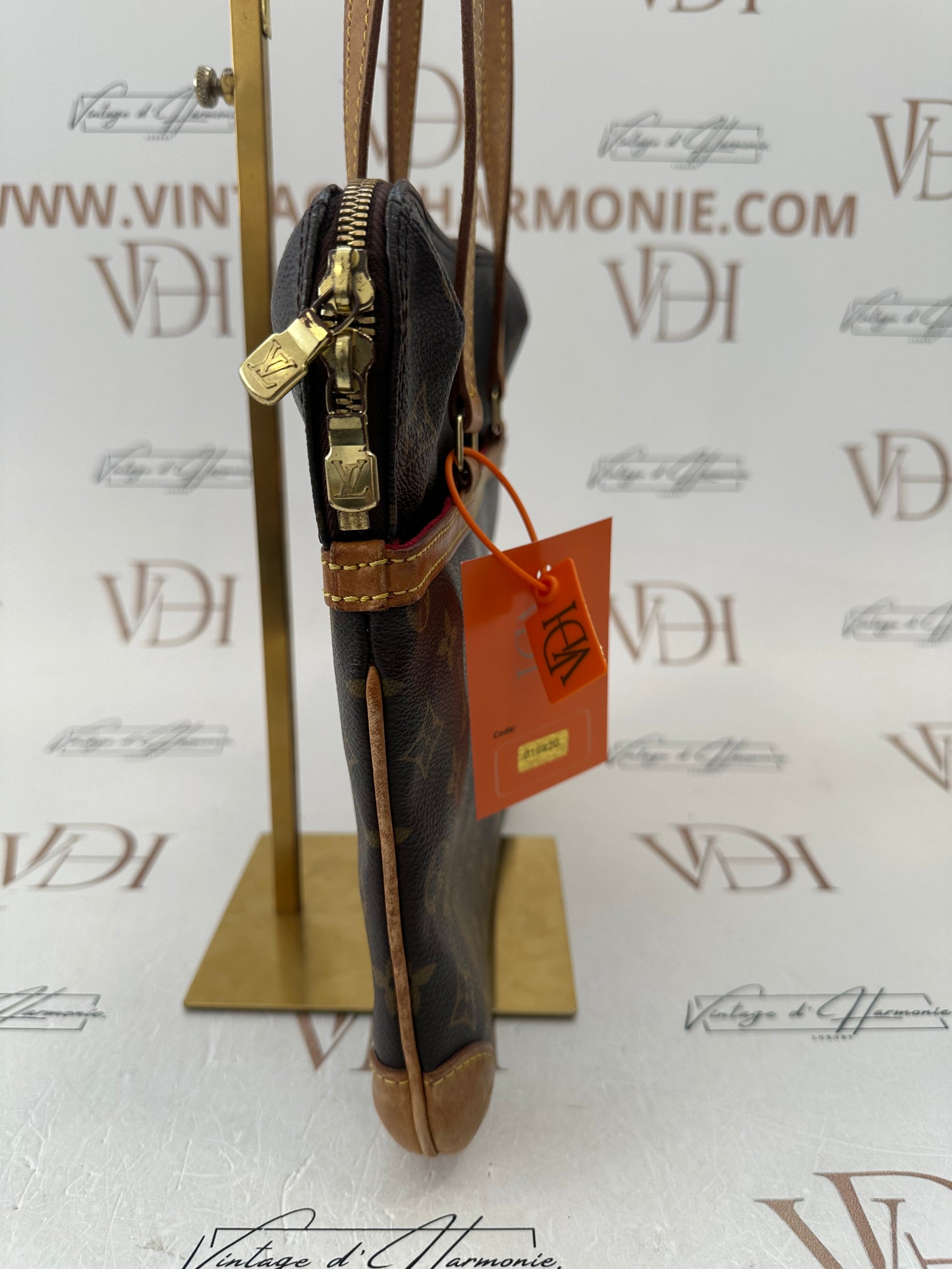 016920 - Louis Vuitton Coussin GM