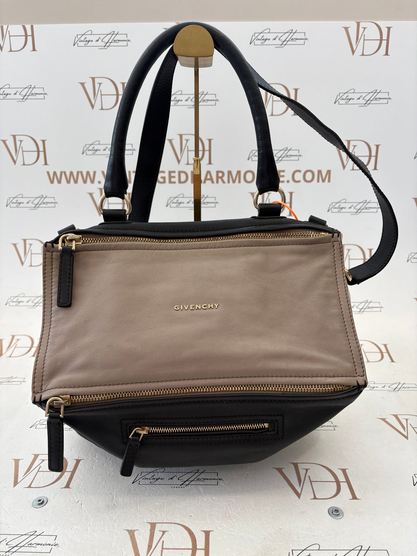 201275 - Givenchy Pandora