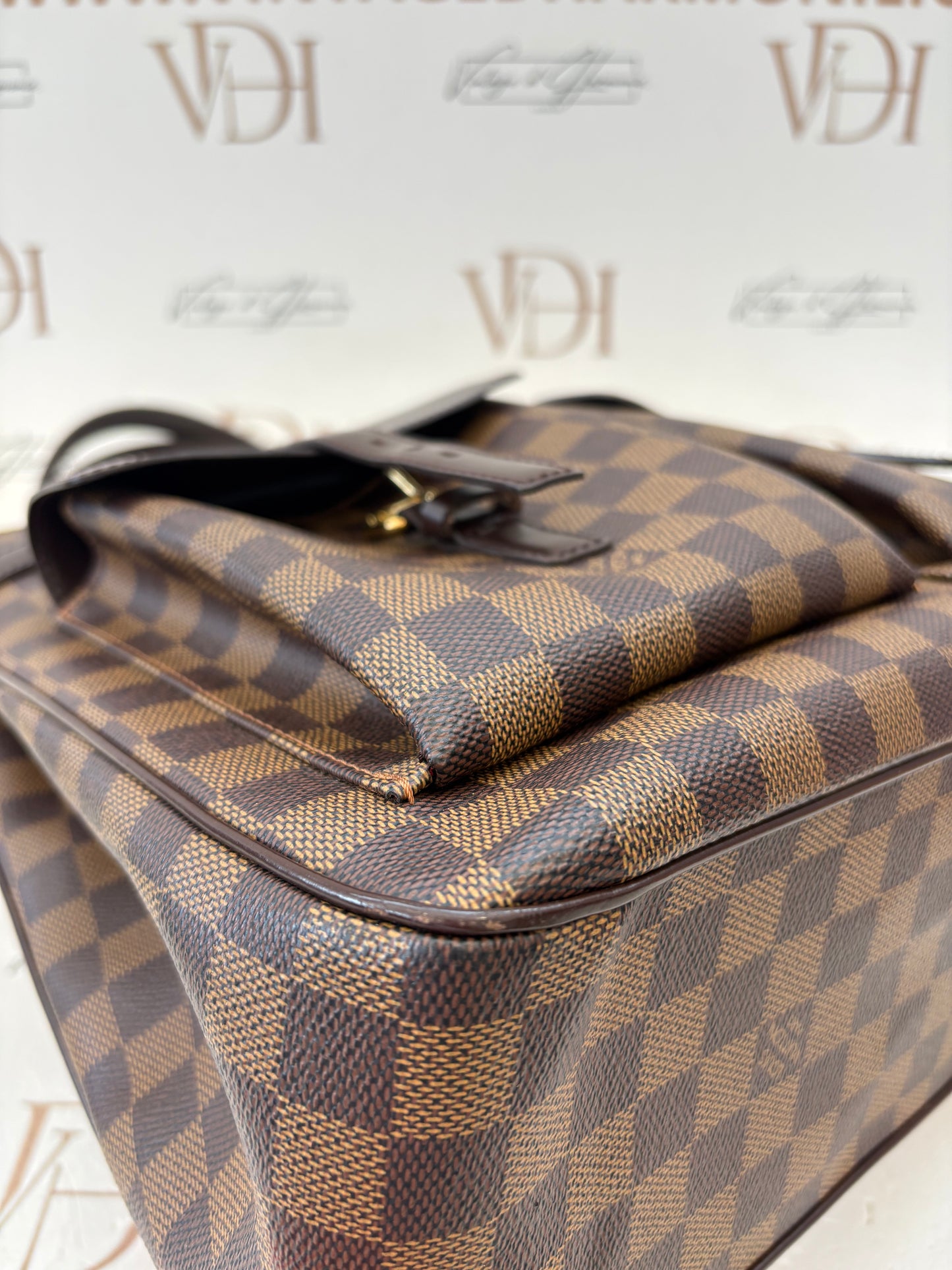 018260 - Louis Vuitton Uzes