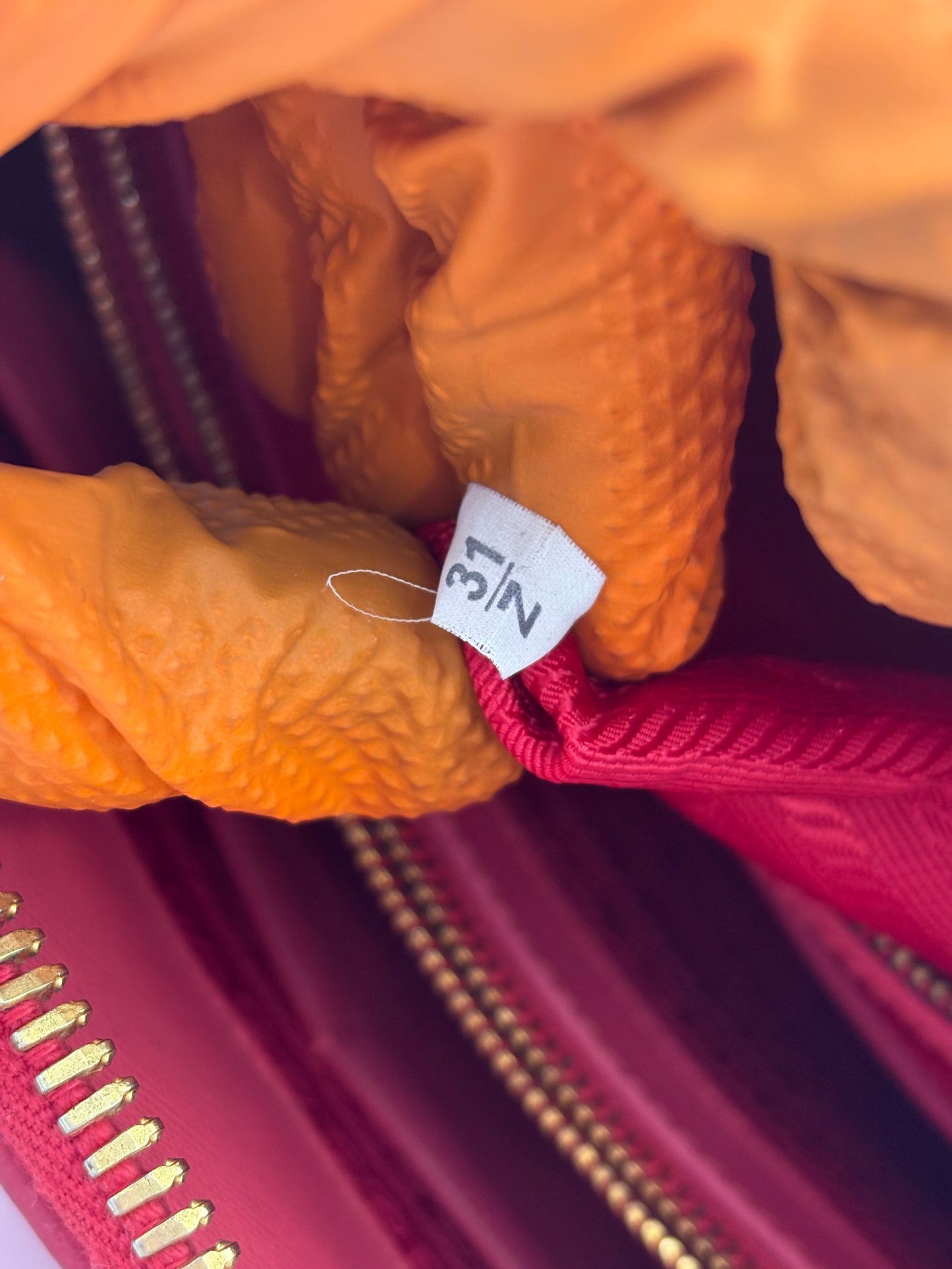383681 - Prada Promenade