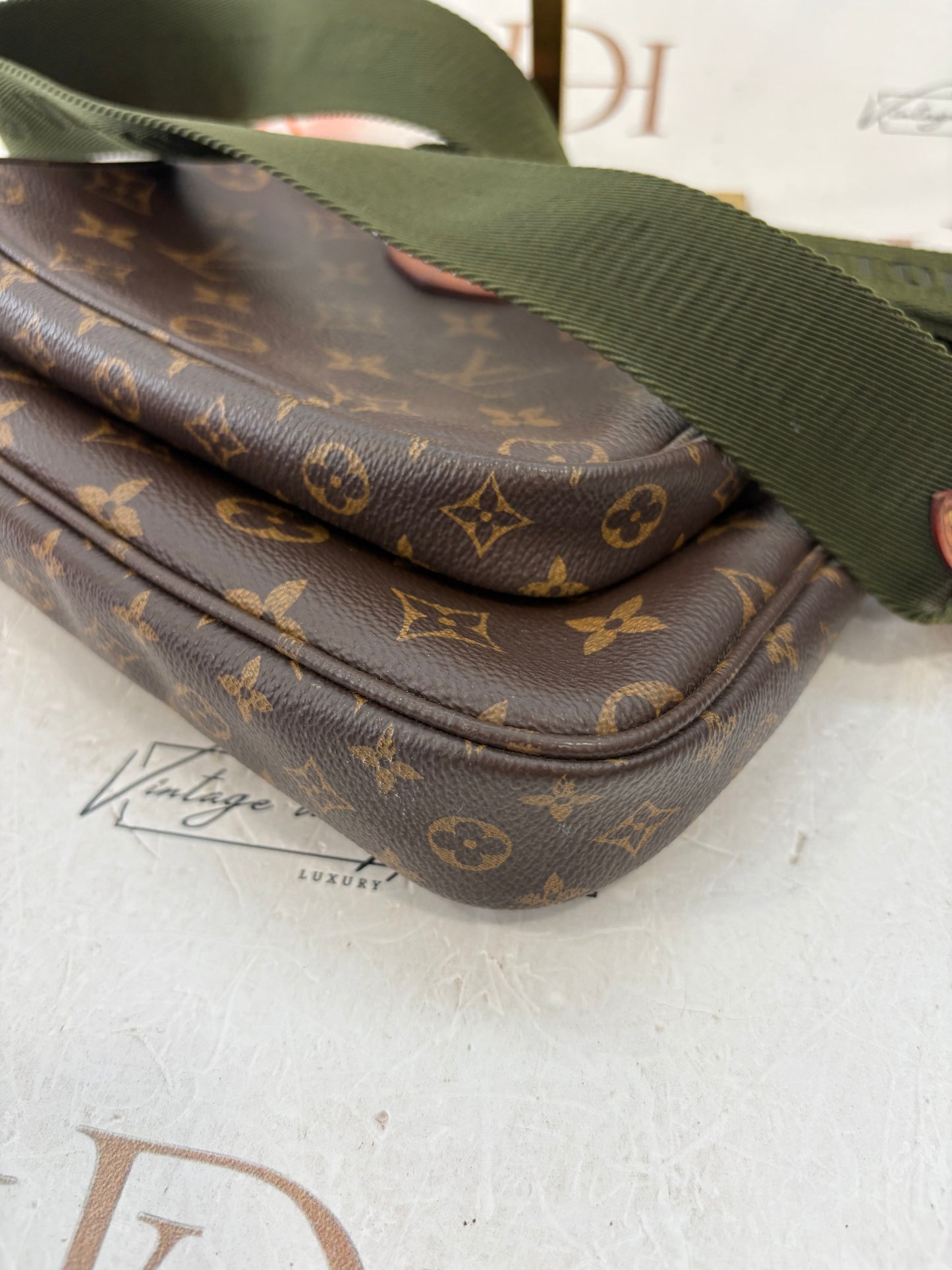 383615 - Louis Vuitton Multipochette