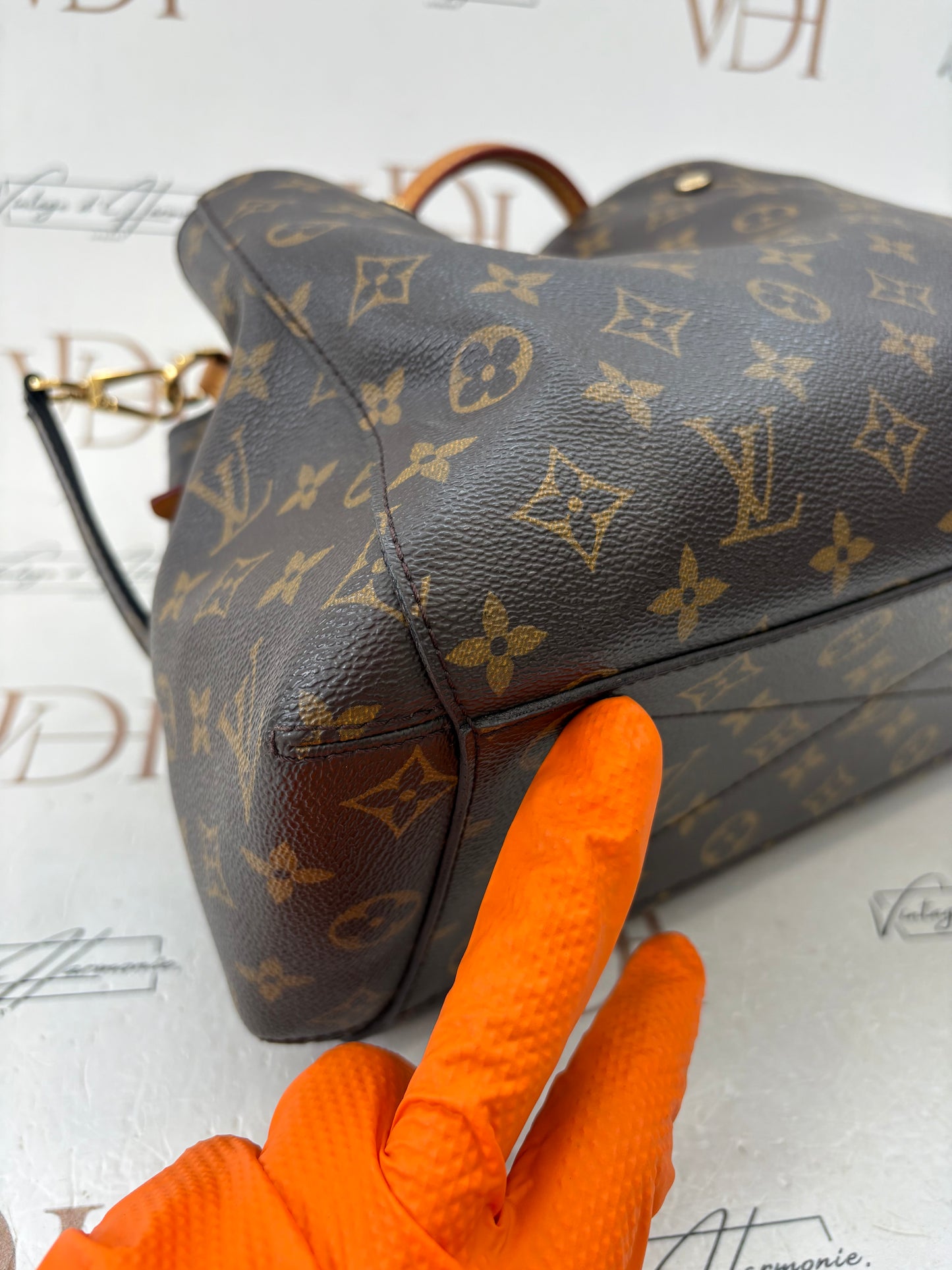201102 - Louis Vuitton Montaigne