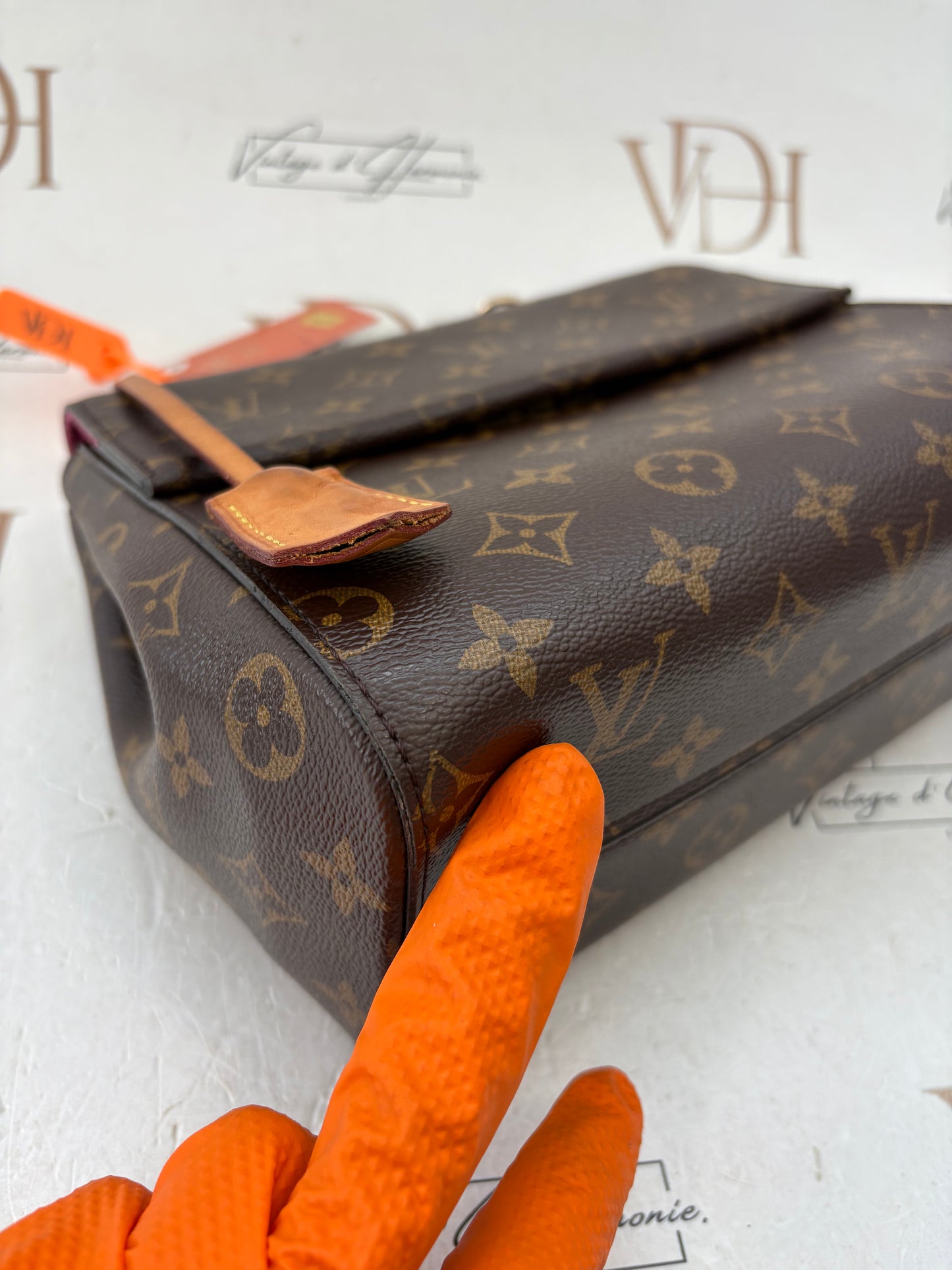 201103 - Louis Vuitton Cluny