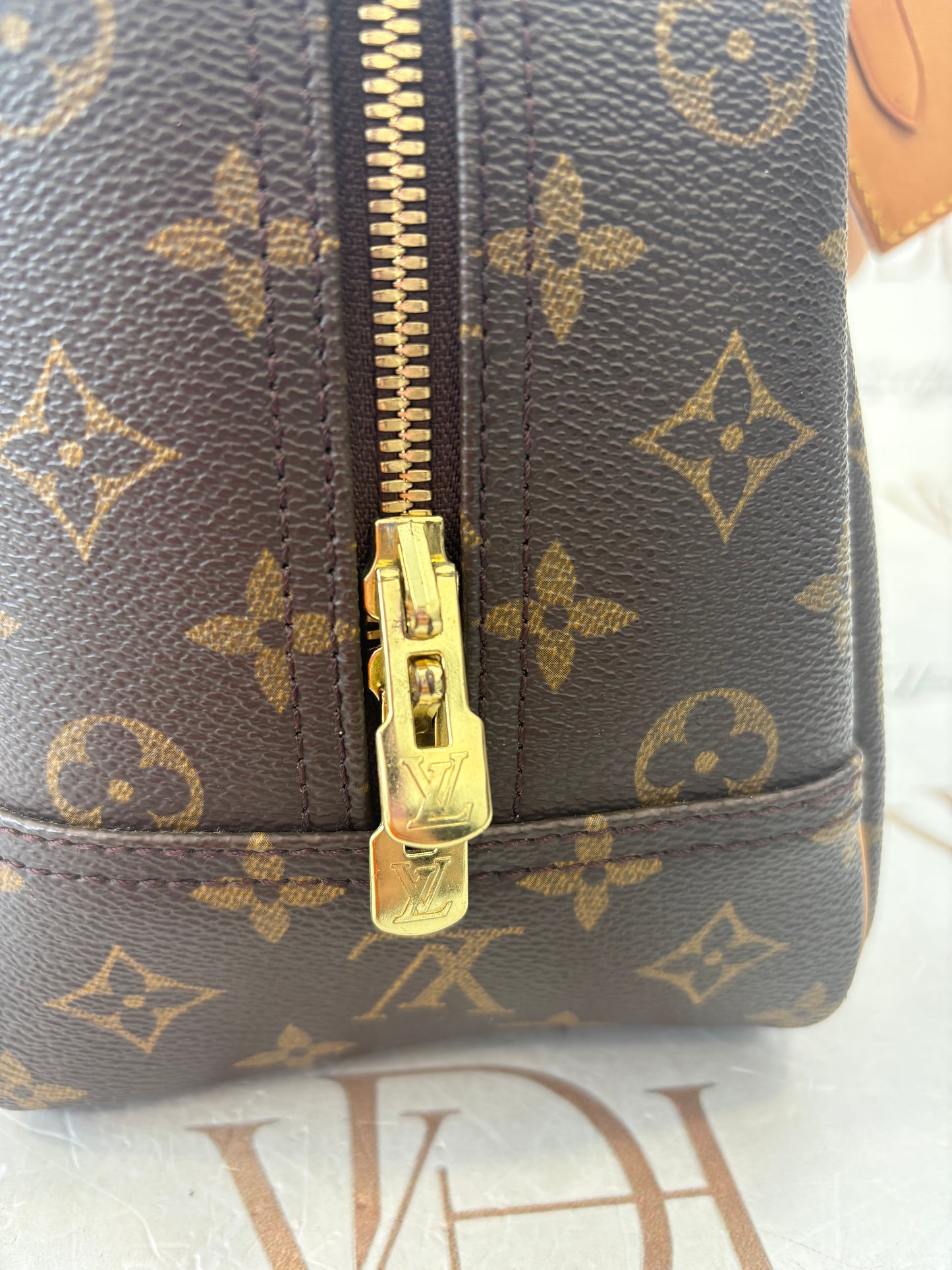 018924 - Louis Vuitton Deauville