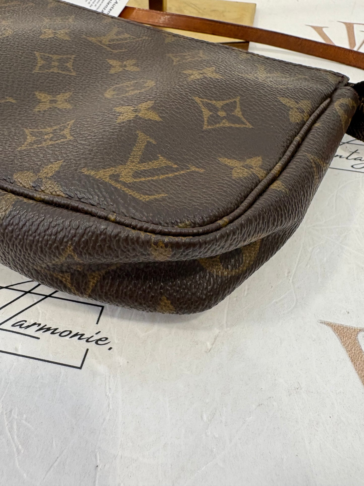 017890 - Louis Vuitton Pochette Accessoires