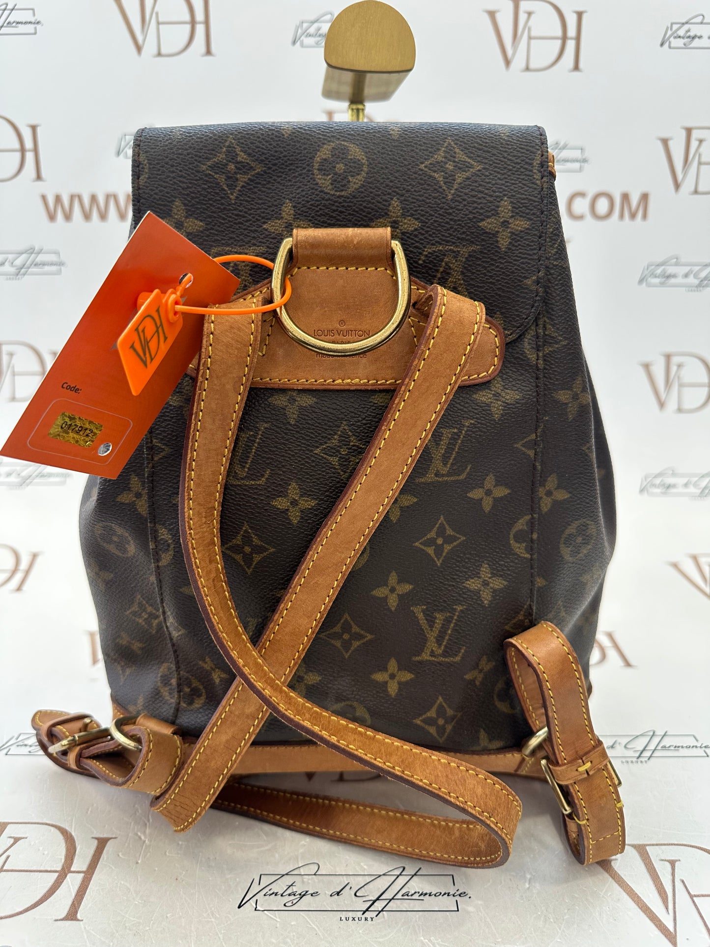 017912 - Louis Vuitton Montsouris MM