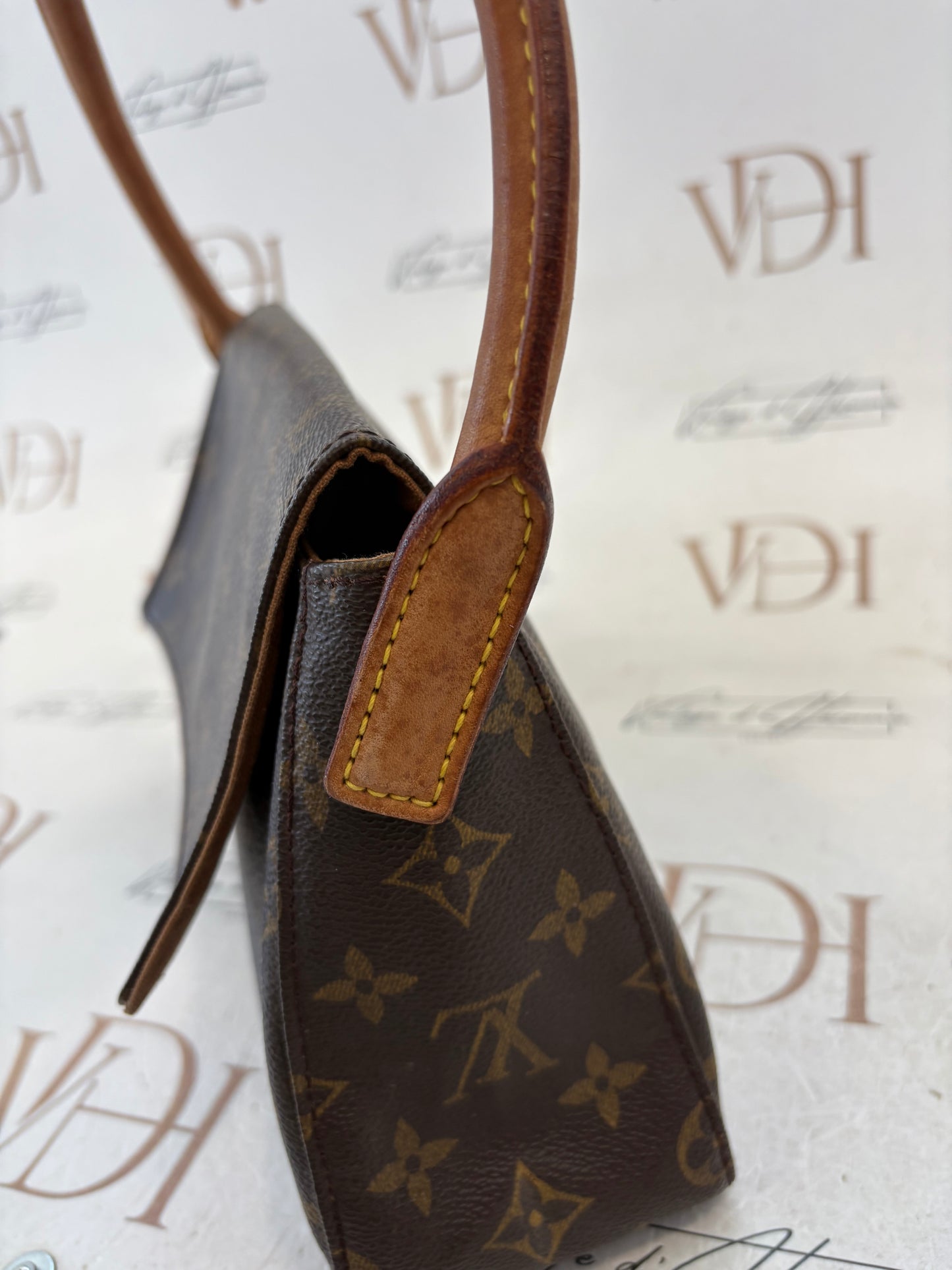 016956 - Louis Vuitton Mini Looping