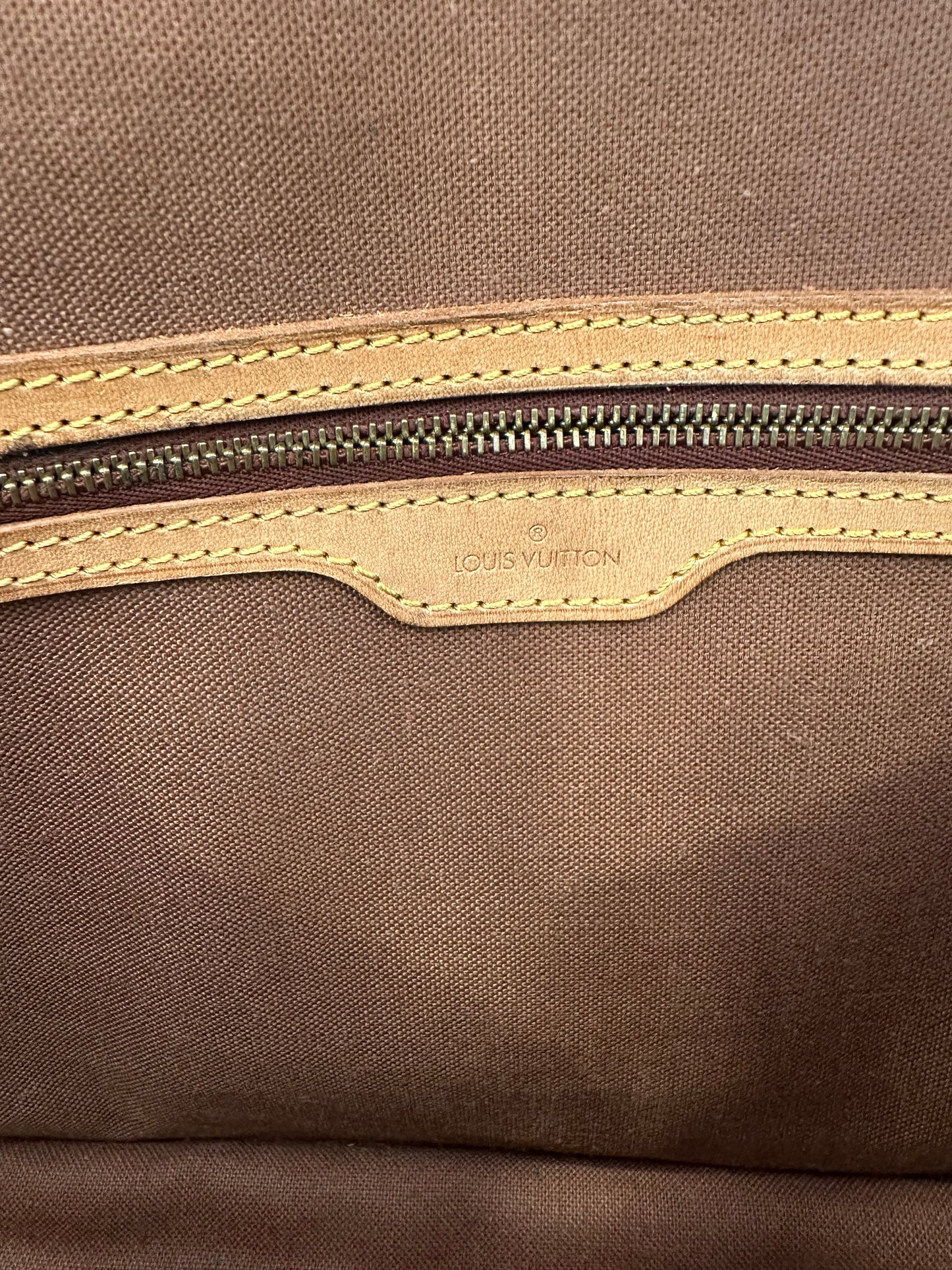 017830 - Louis Vuitton Gibeciere MM