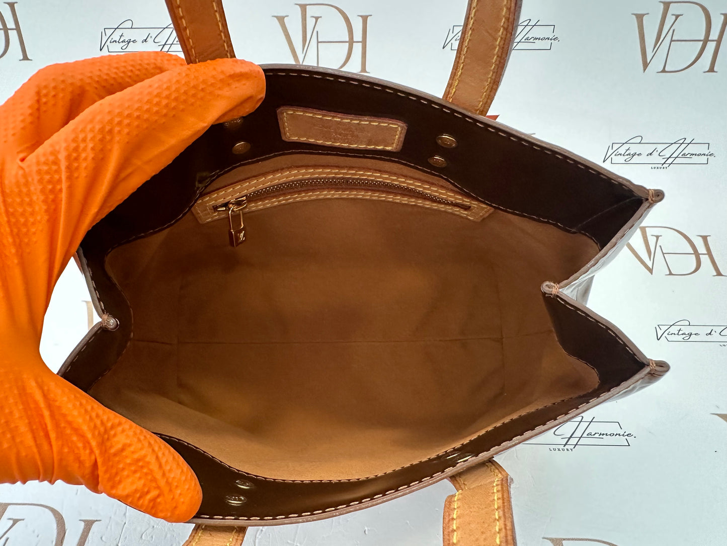017750 - Louis Vuitton Bronze Vernis Reade PM