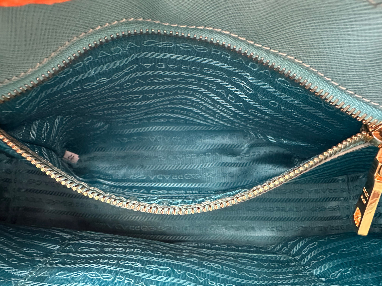 382947 - Prada Galleria