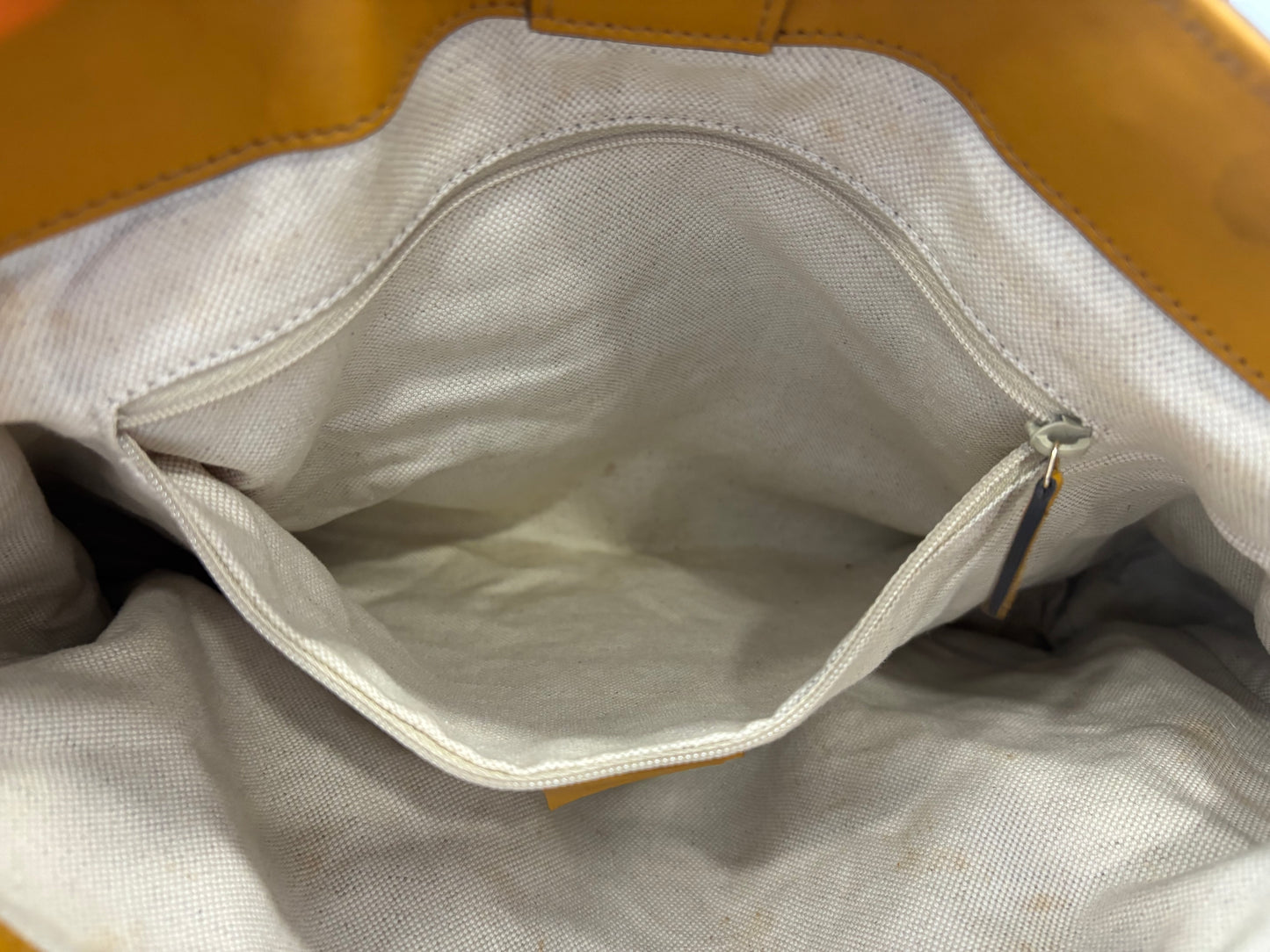 200935 - Gucci Sukey