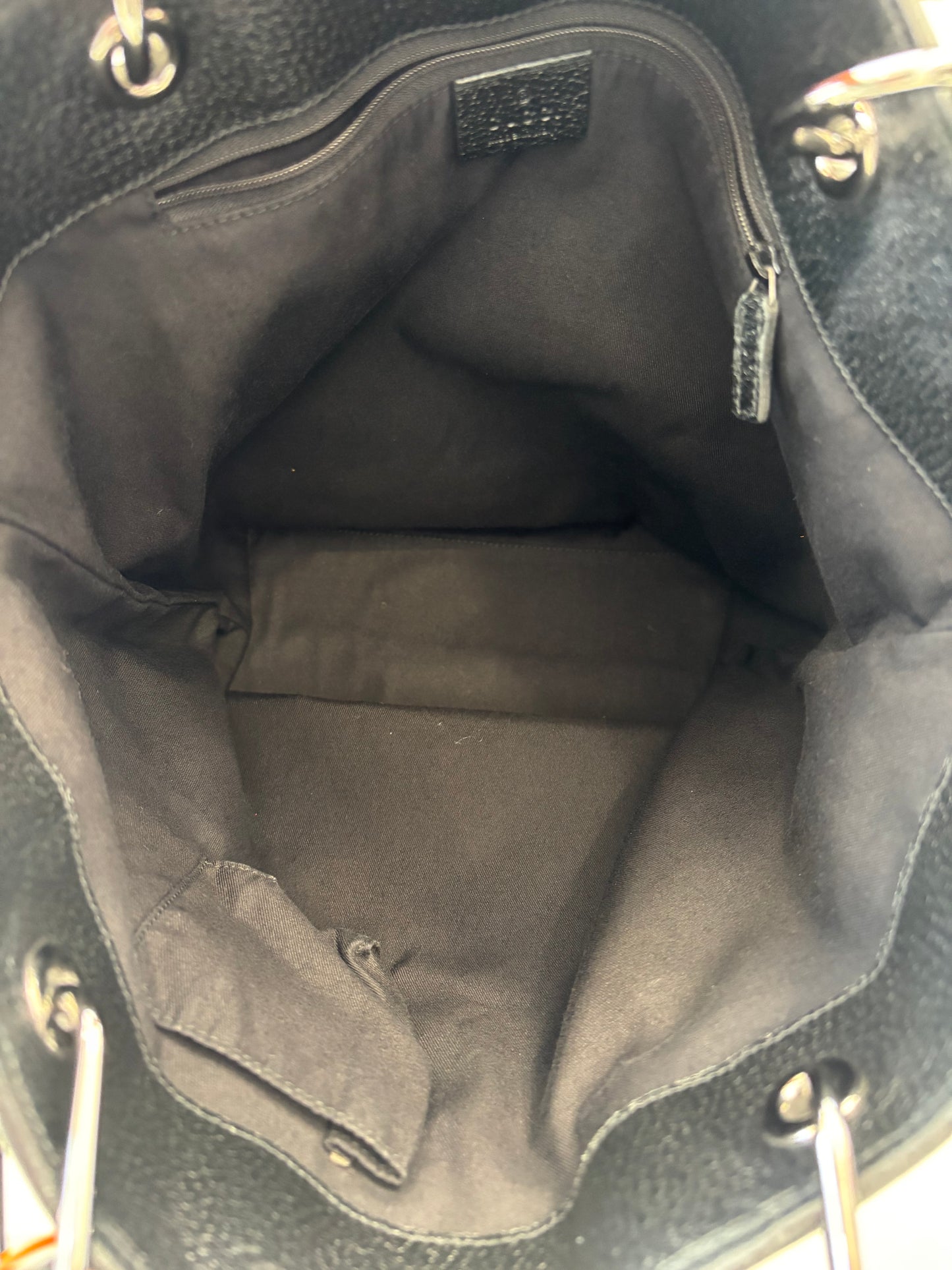 018969 - Gucci Black Canvas GG