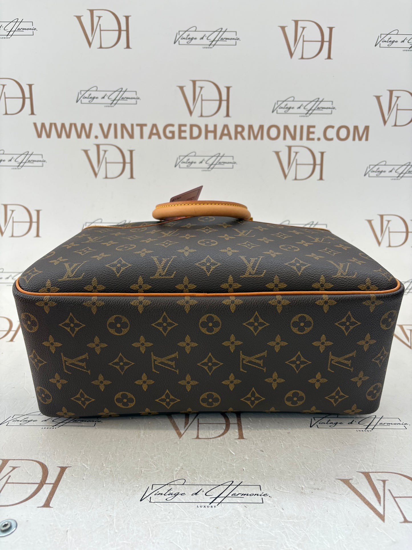 018354 - Louis Vuitton Deauville