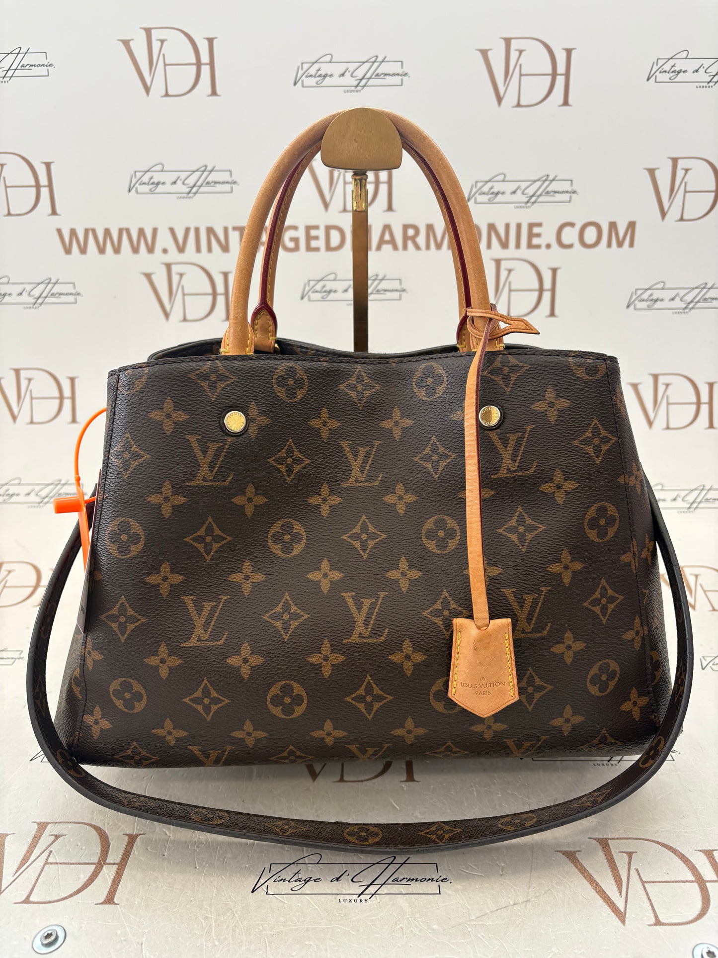384104 - Louis Vuitton Montaigne