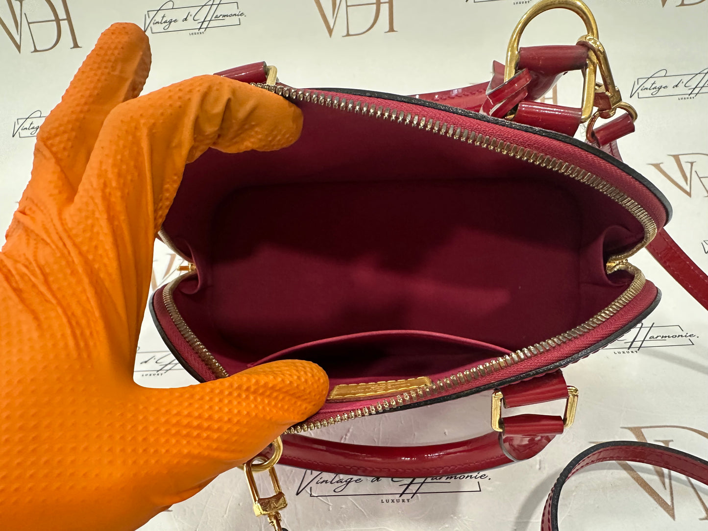 382849 - Louis Vuitton Alma BB Vernis