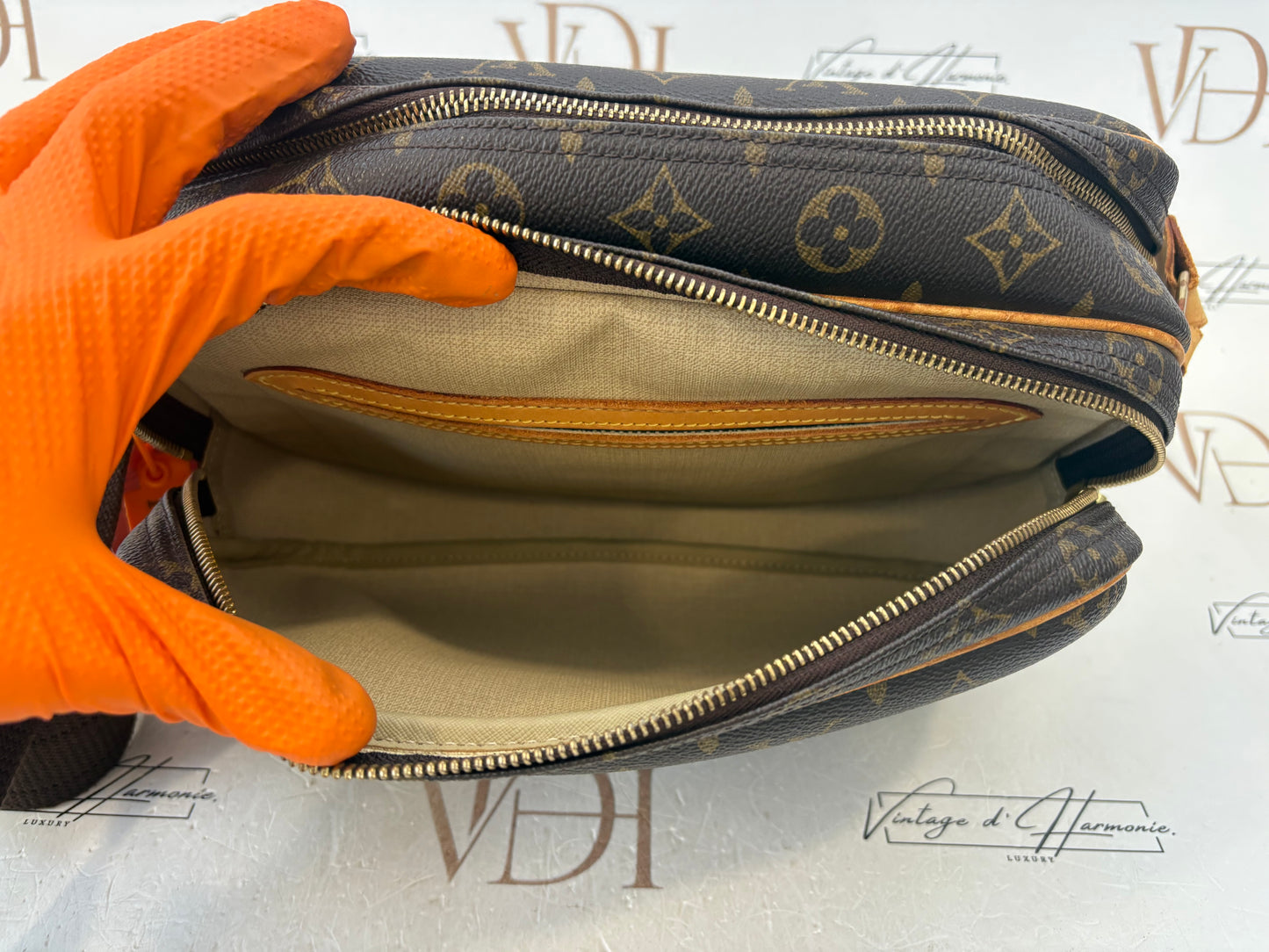018226 - Louis Vuitton Reporter PM