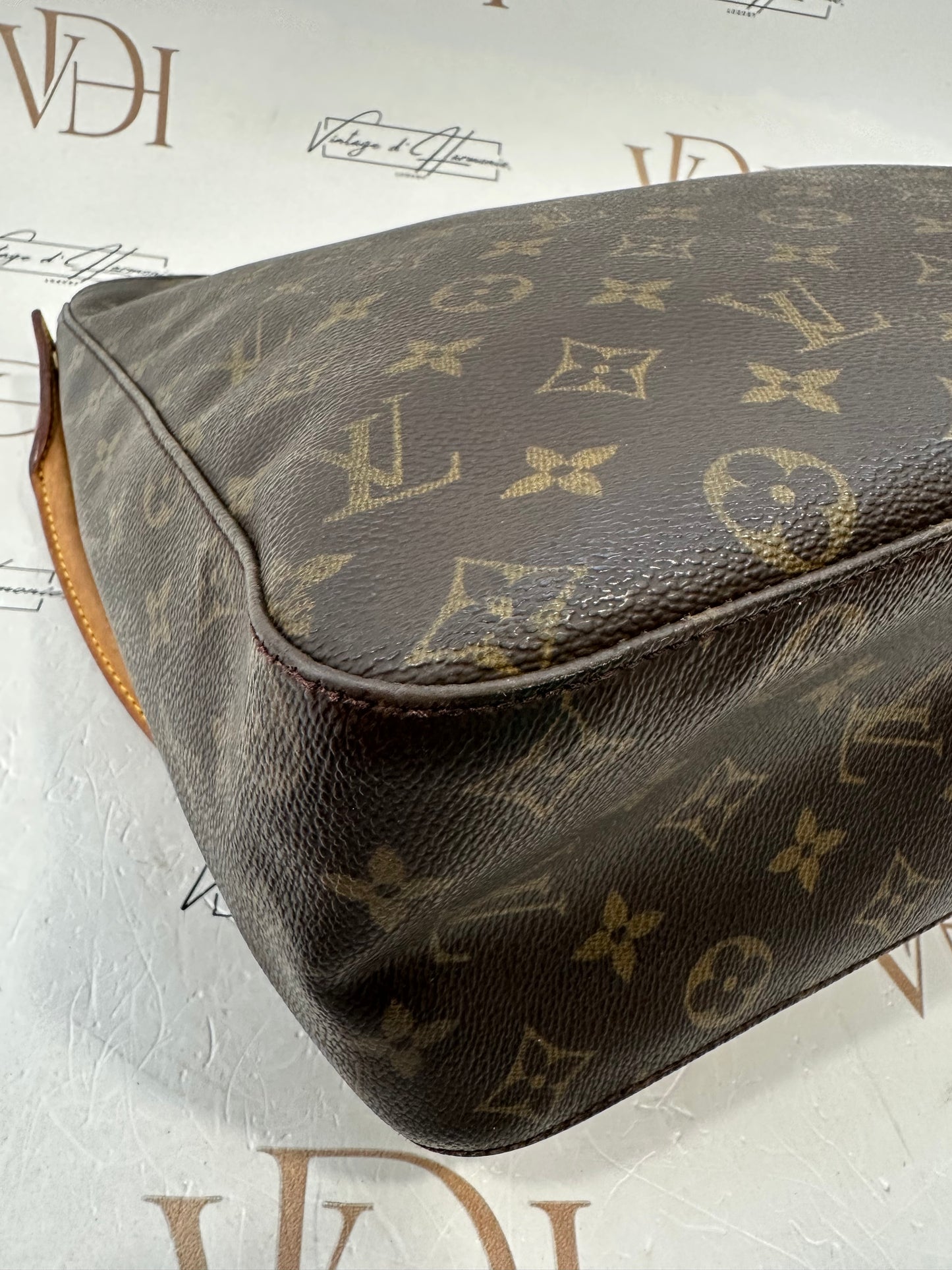 016911 - Louis Vuitton Looping GM