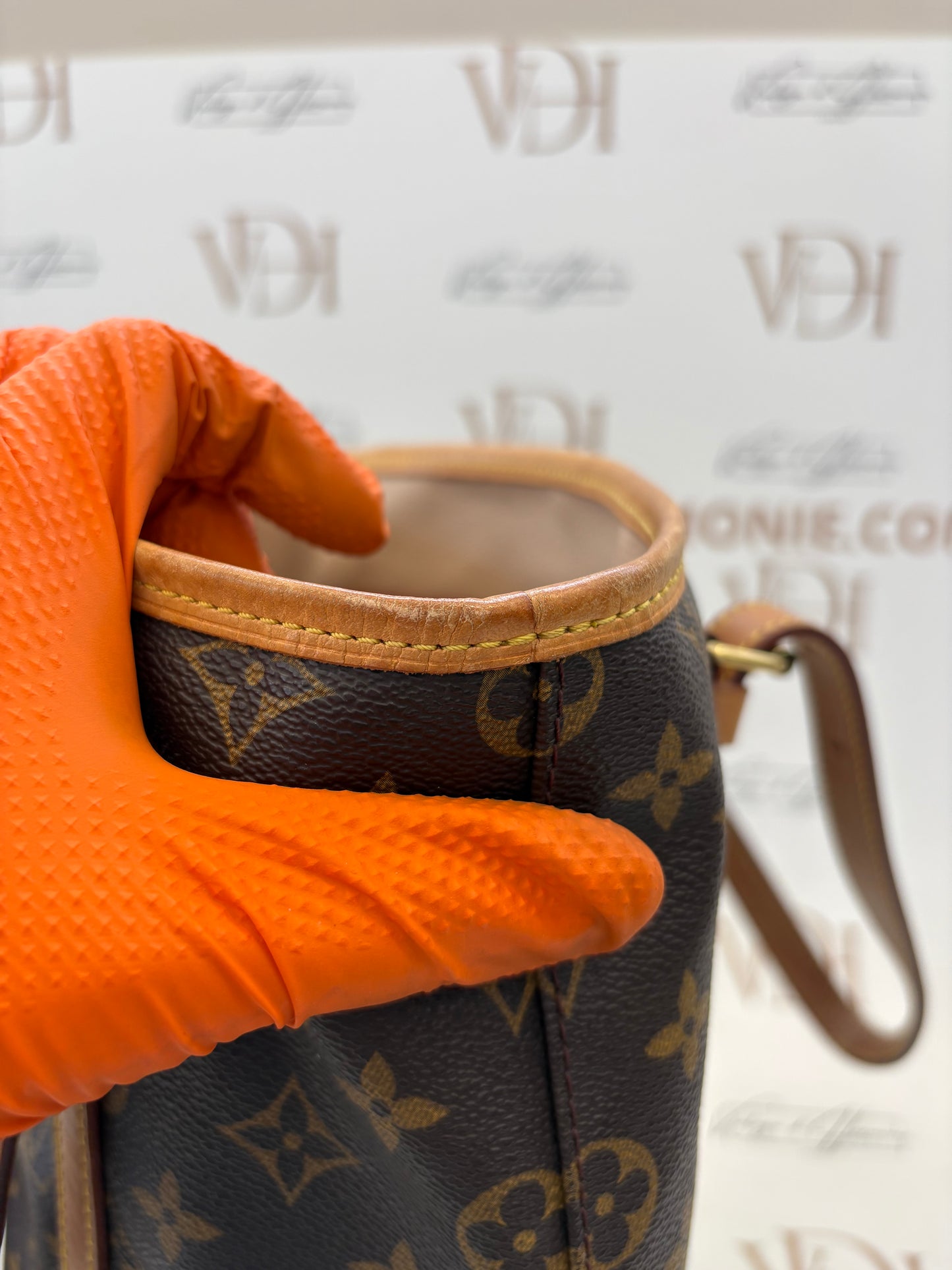 018885 - Louis Vuitton Bucket GM