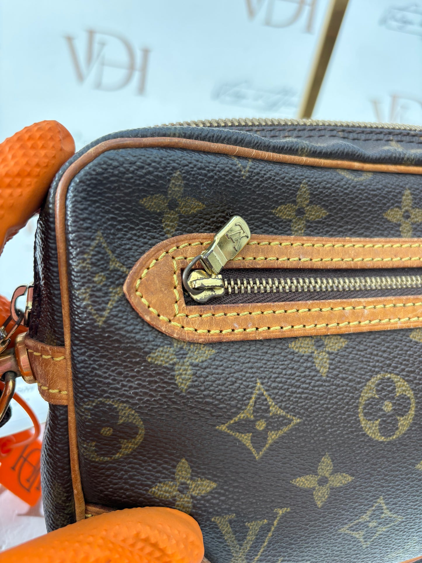 018960 - Louis Vuitton Dragonne GM