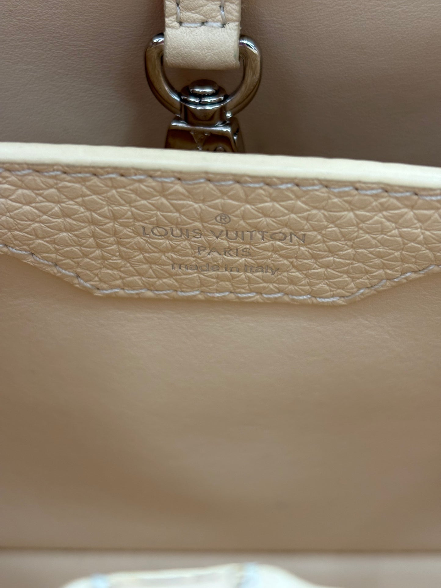 384297 - Louis Vuitton Capucines BB