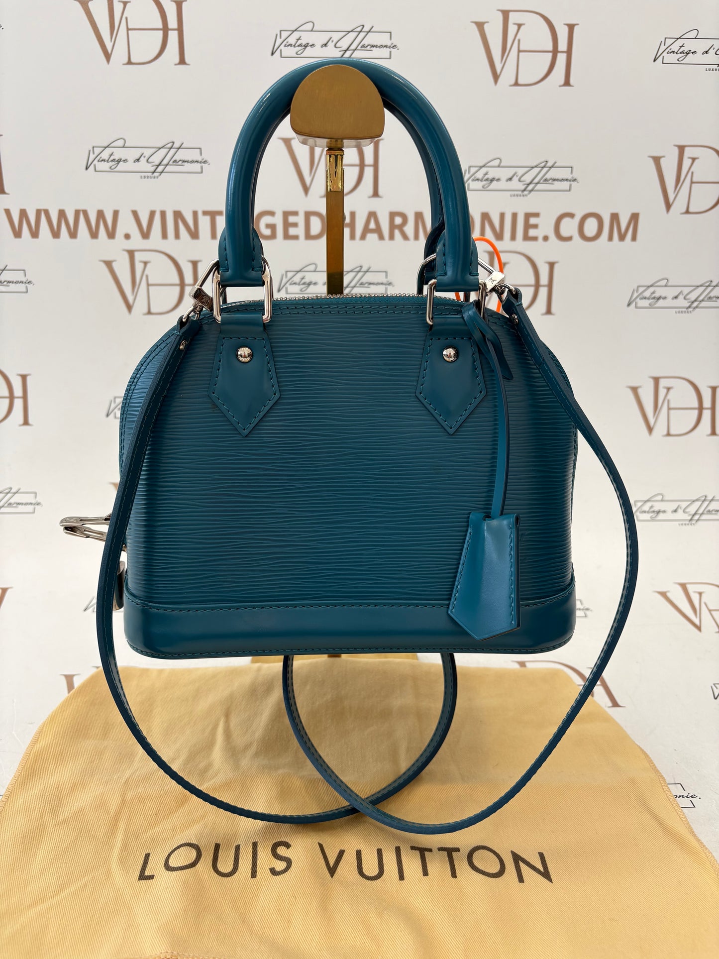 383505 - Louis Vuitton Alma BB Epi Blue