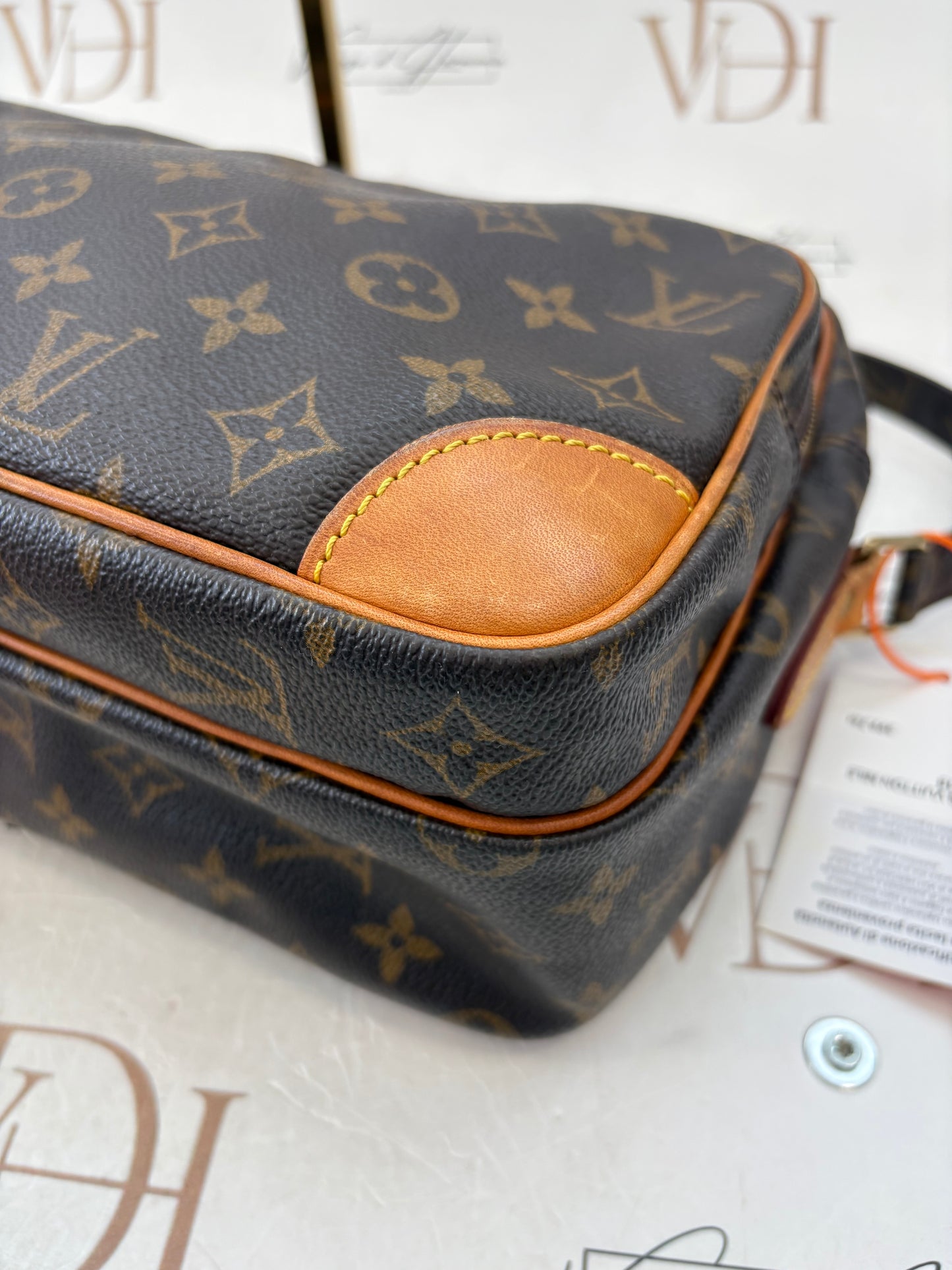 018921 - Louis Vuitton Nile