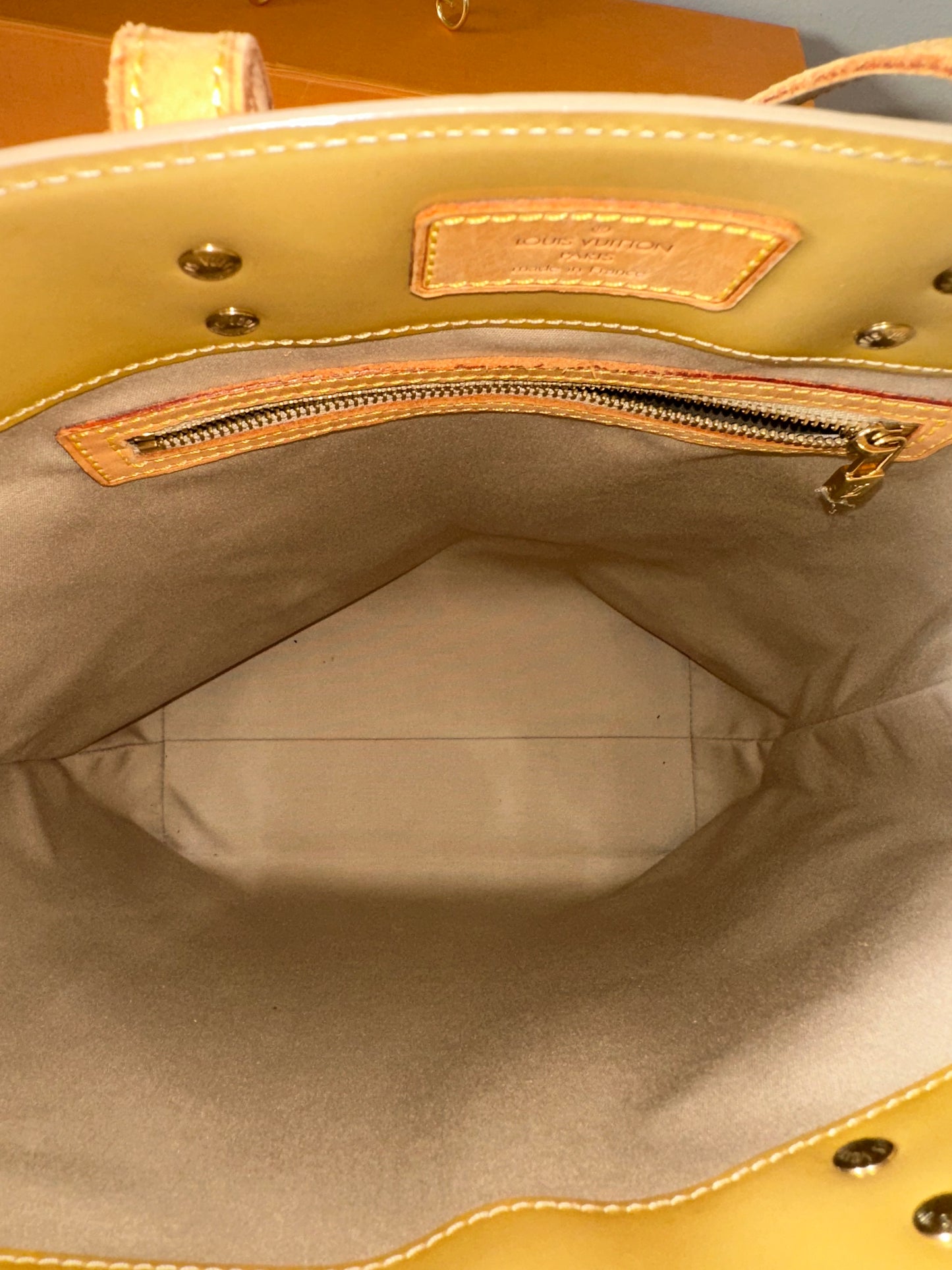 Louis Vuitton Tote MM vernis