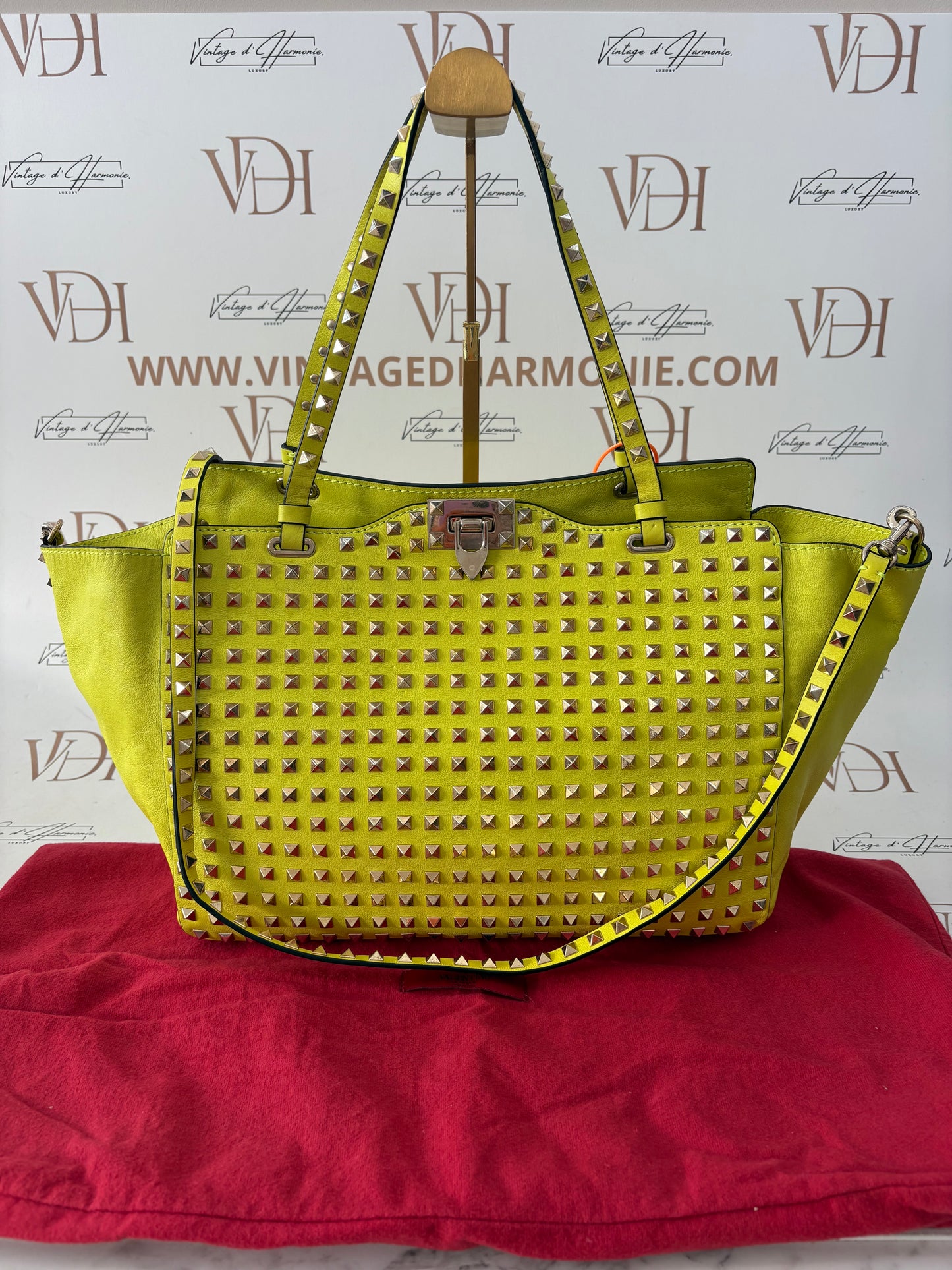 383783 - Valentino Rockstud