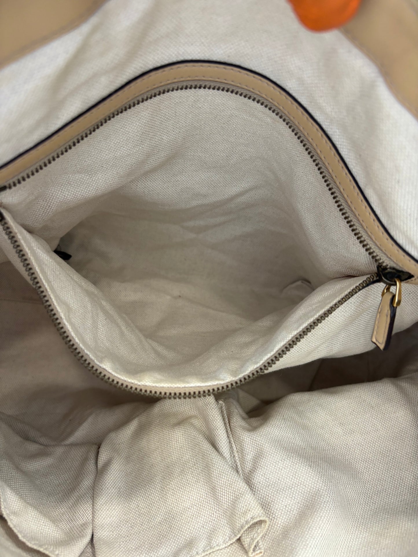 201441 - Gucci Beige