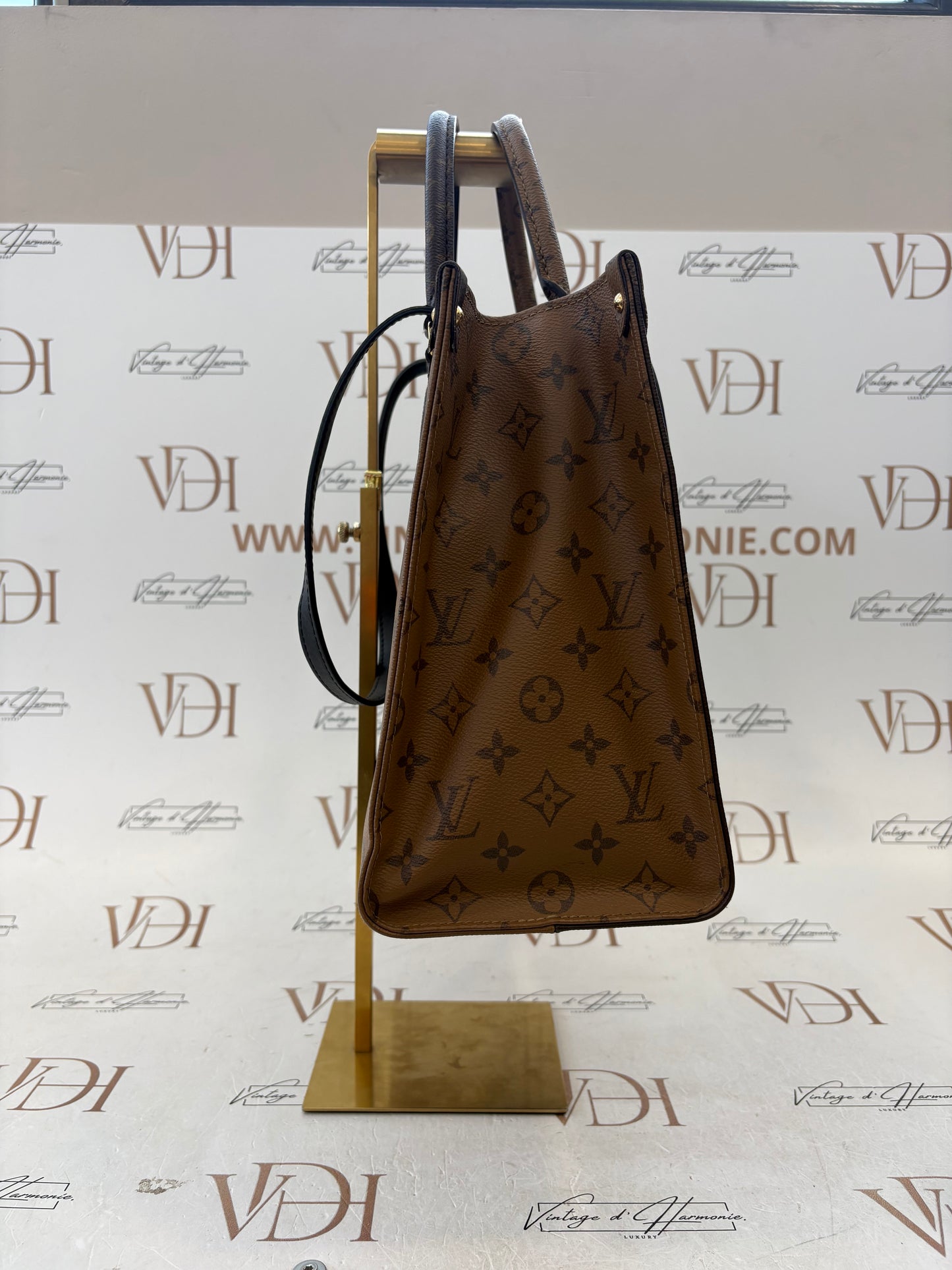 384166 - LV on The go