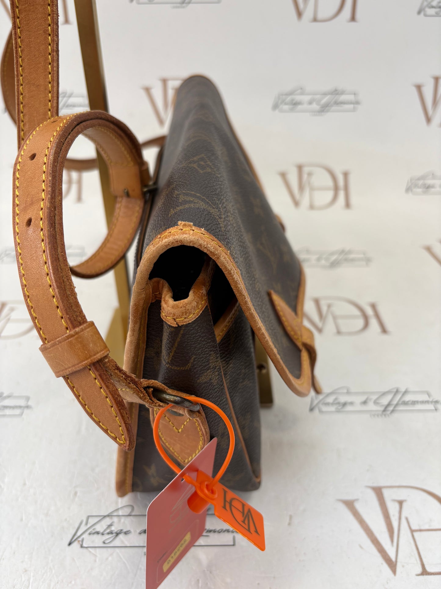 018262 - Louis Vuitton Gibeciere MM