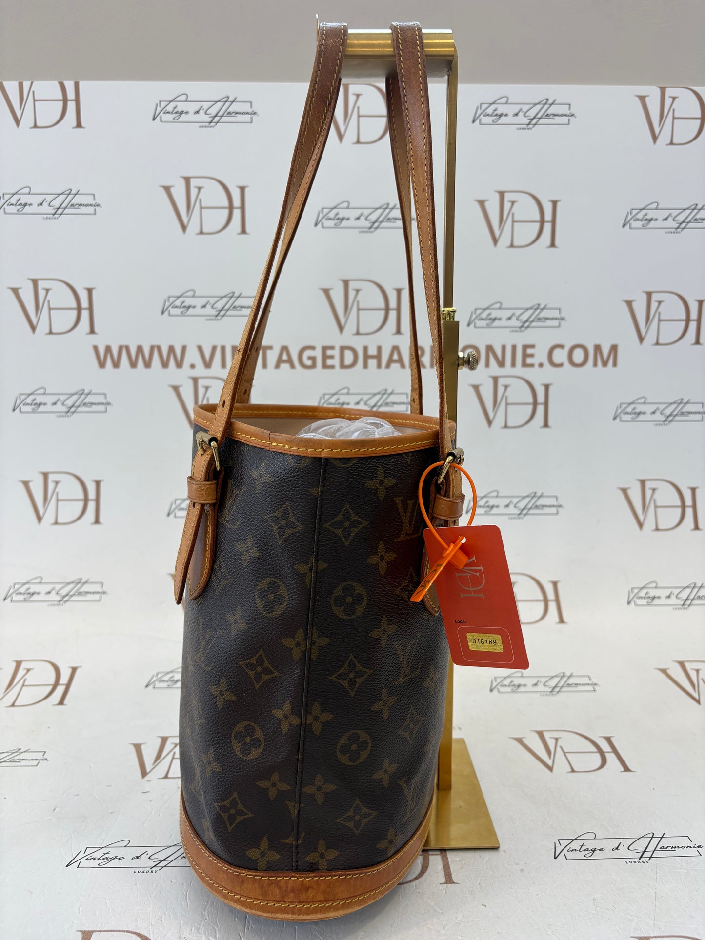 018189 - Louis Vuitton Bucket PM