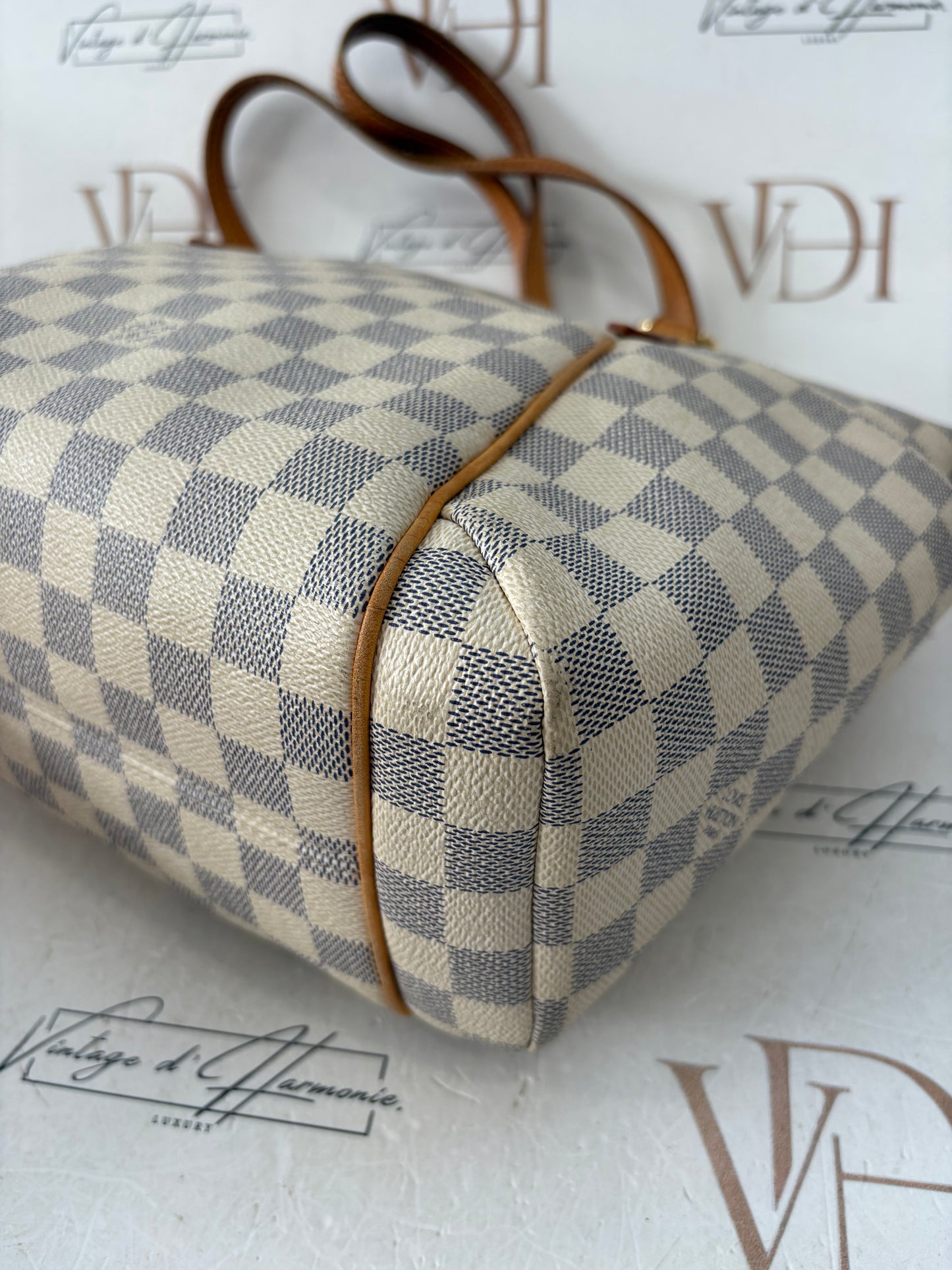 018213 - Louis Vuitton Azur Totally PM