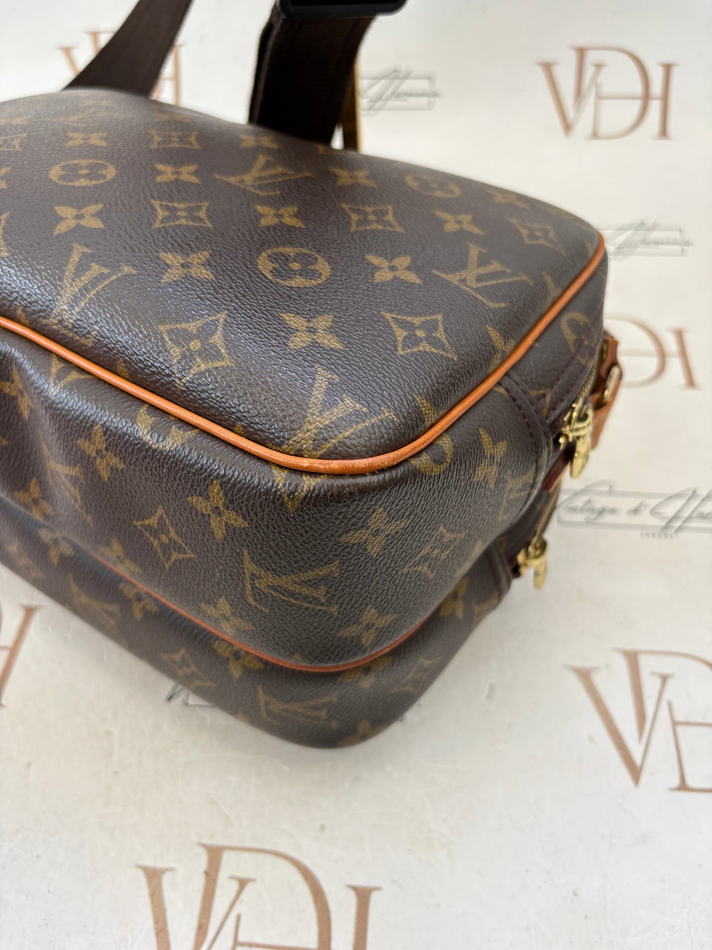 017200 - Louis Vuitton Reporter PM