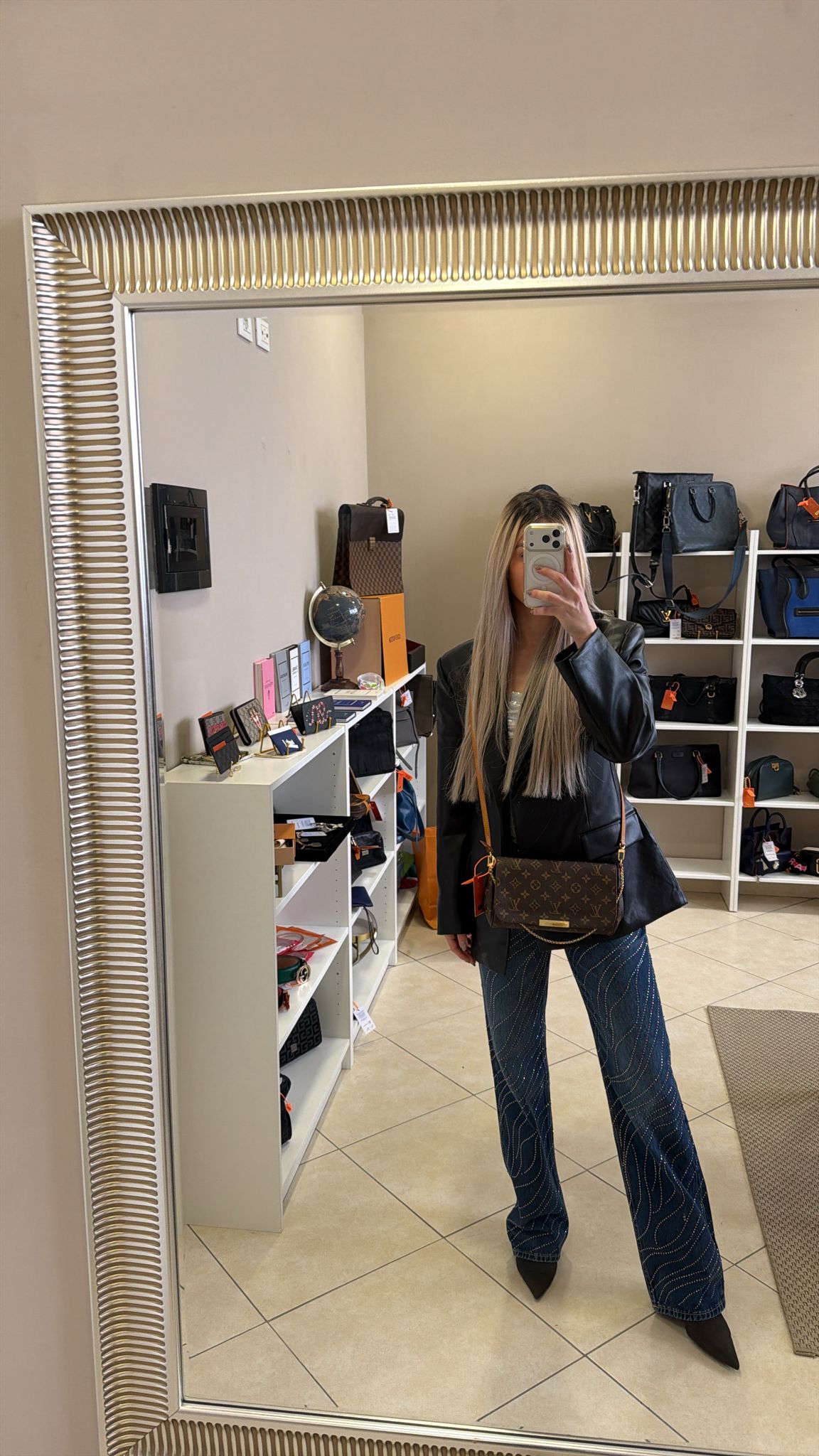 382571 - Louis Vuitton Favorite